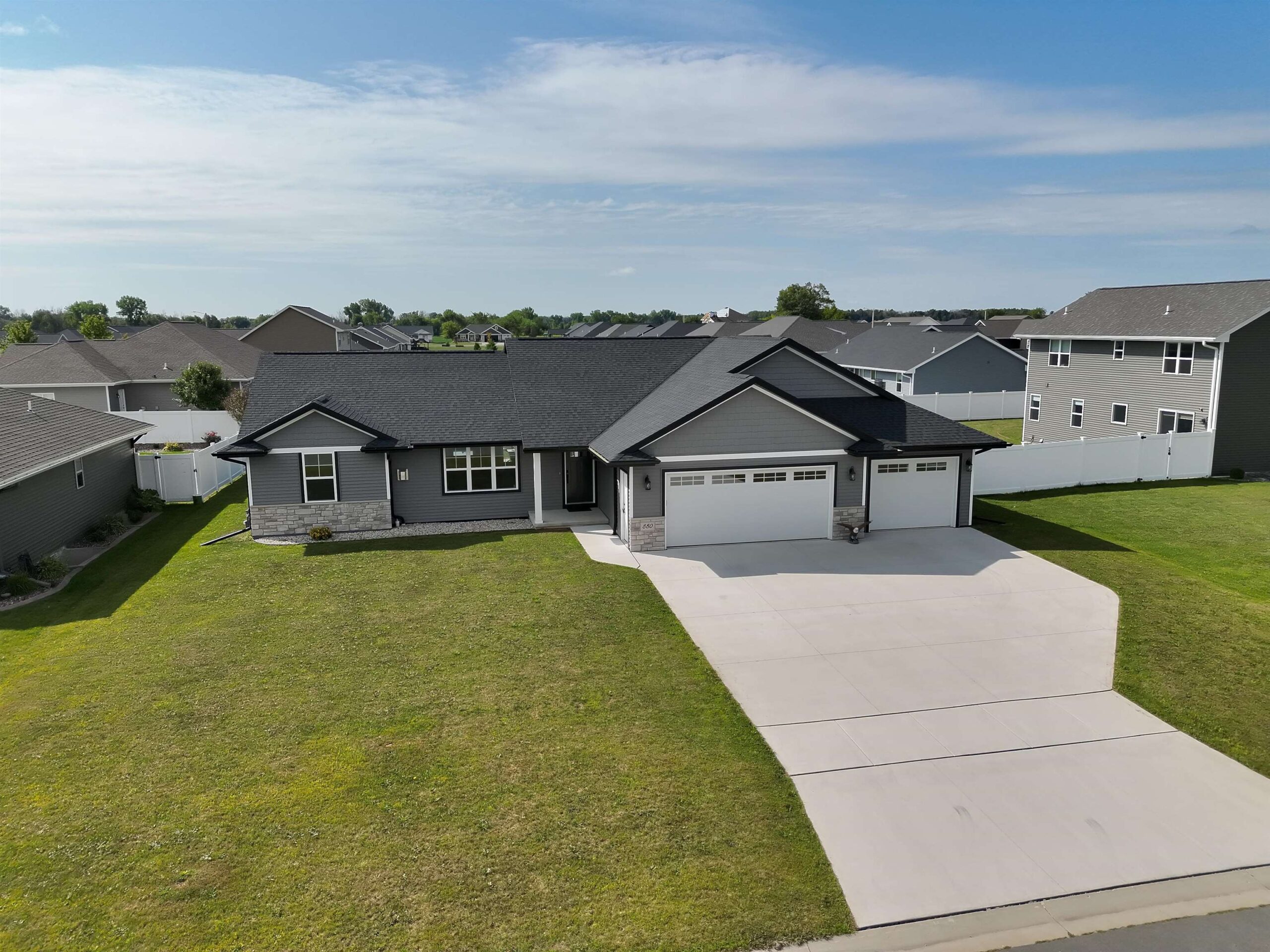 880 JOEANNA Way property preview photograph