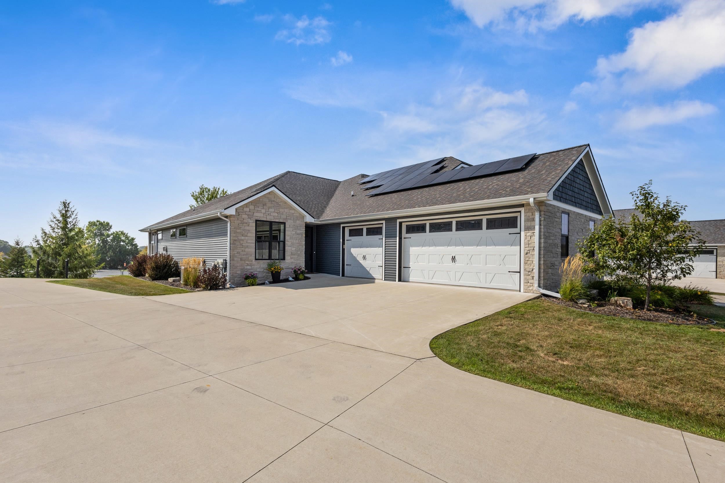 2742 CASTAWAY Court property preview photograph