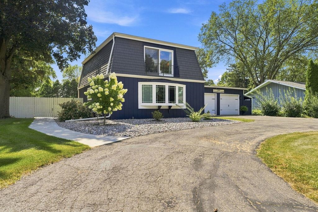1378 LAKE BREEZE Road property preview photograph