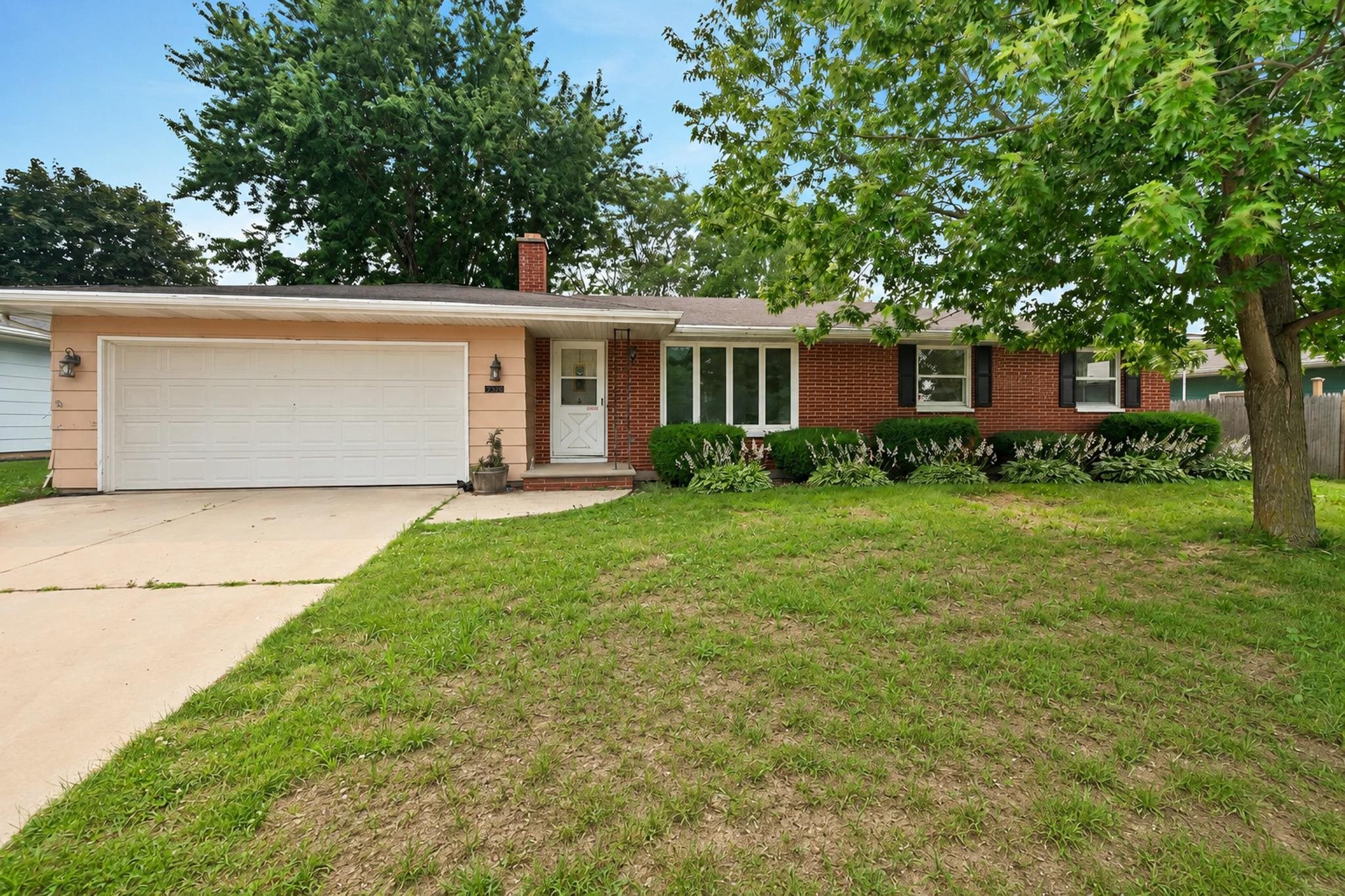 2320 MANITOWOC Road property preview photograph