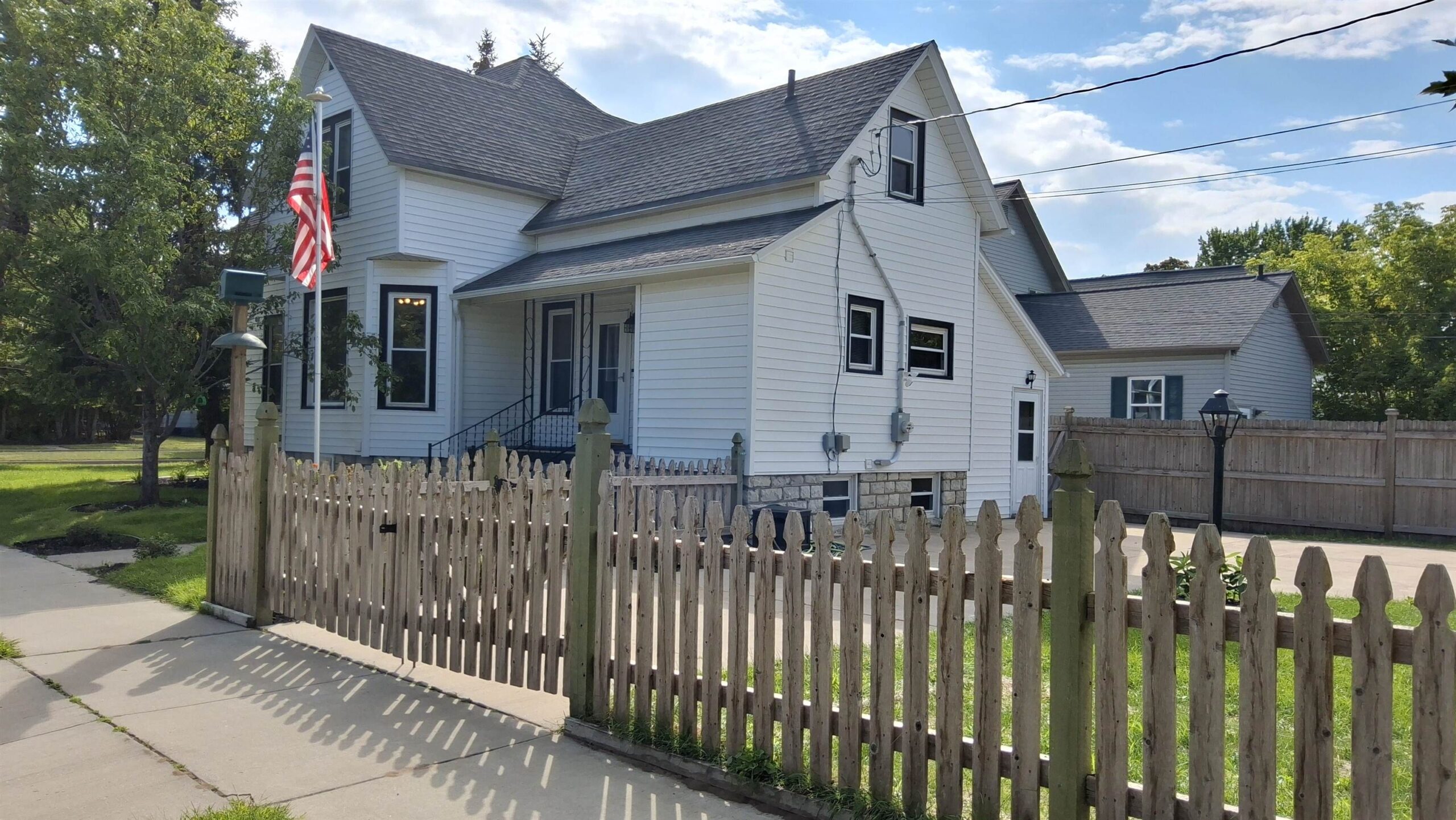 602 CARNEY Boulevard property preview photograph