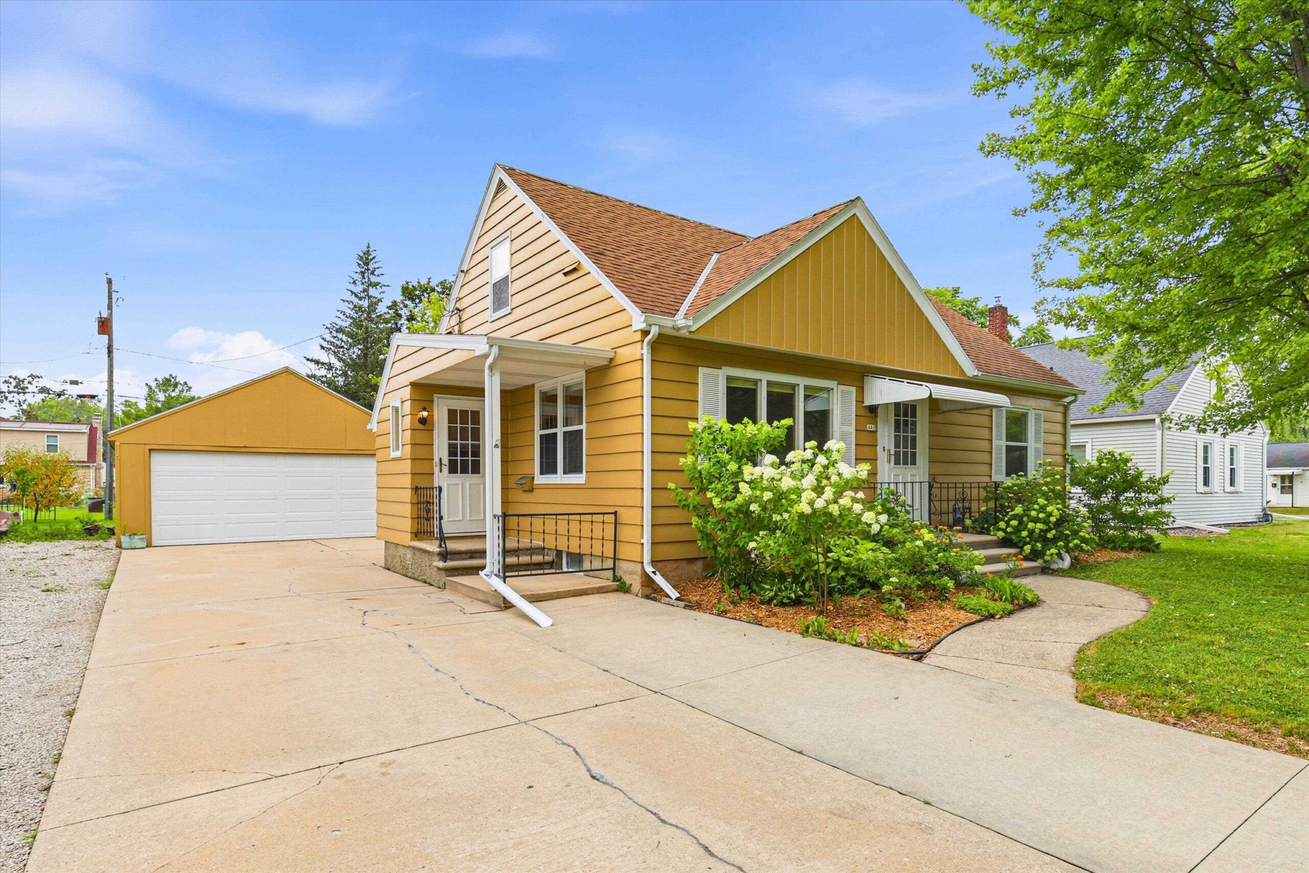 441 N WINNEBAGO Street property preview photograph