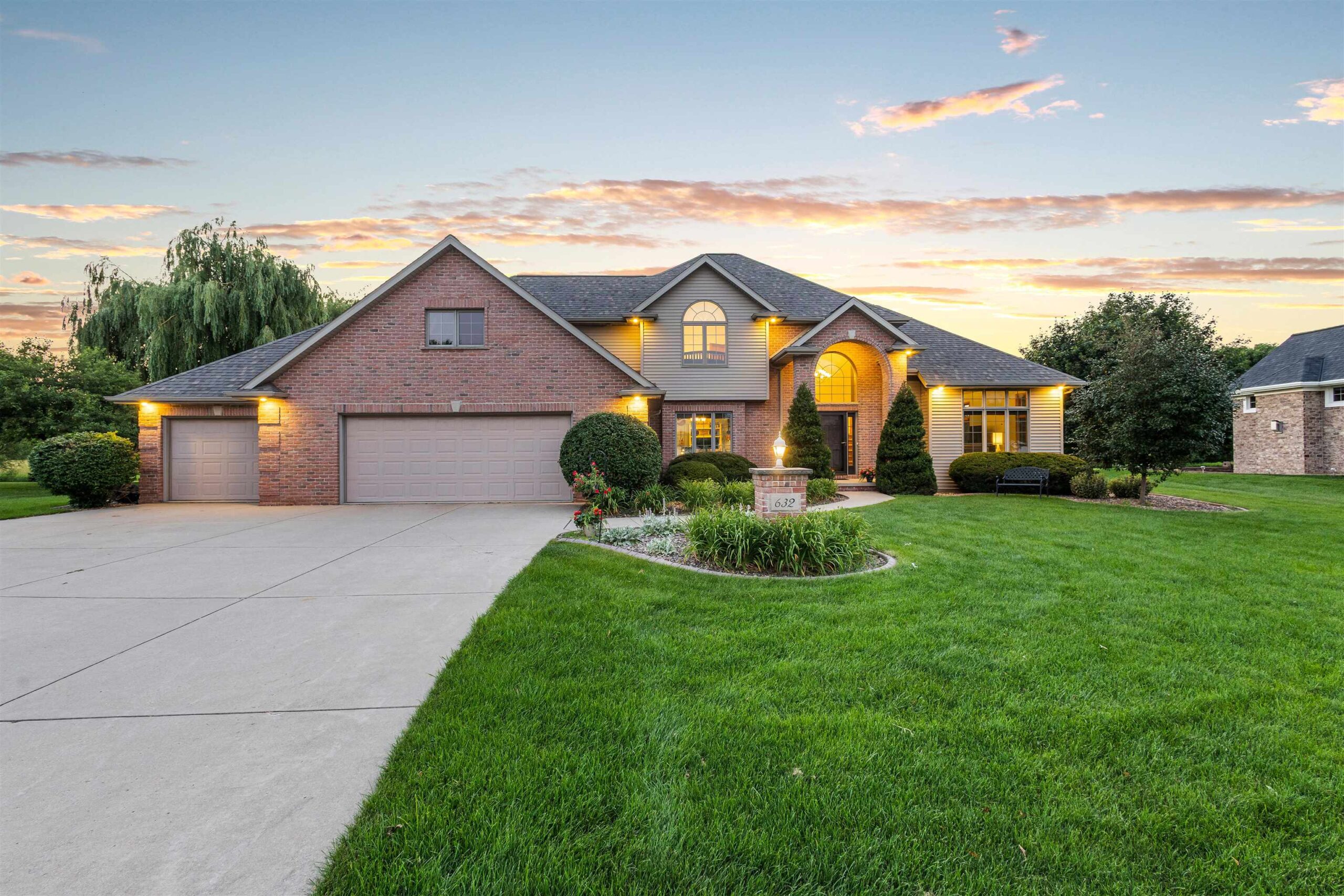 632 BROKEN COVEY Court property preview photograph