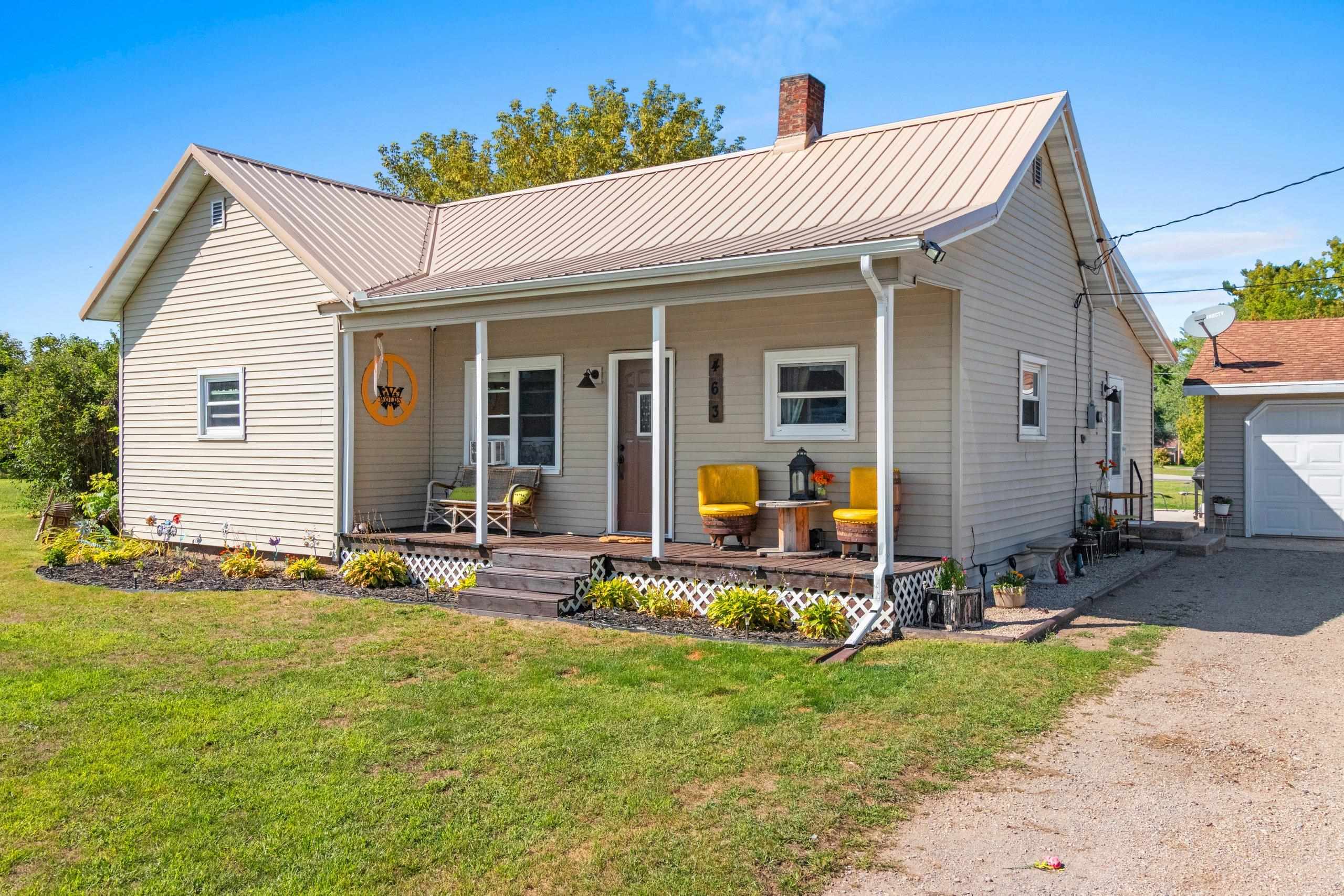 463 GREEN BAY Avenue property preview photograph