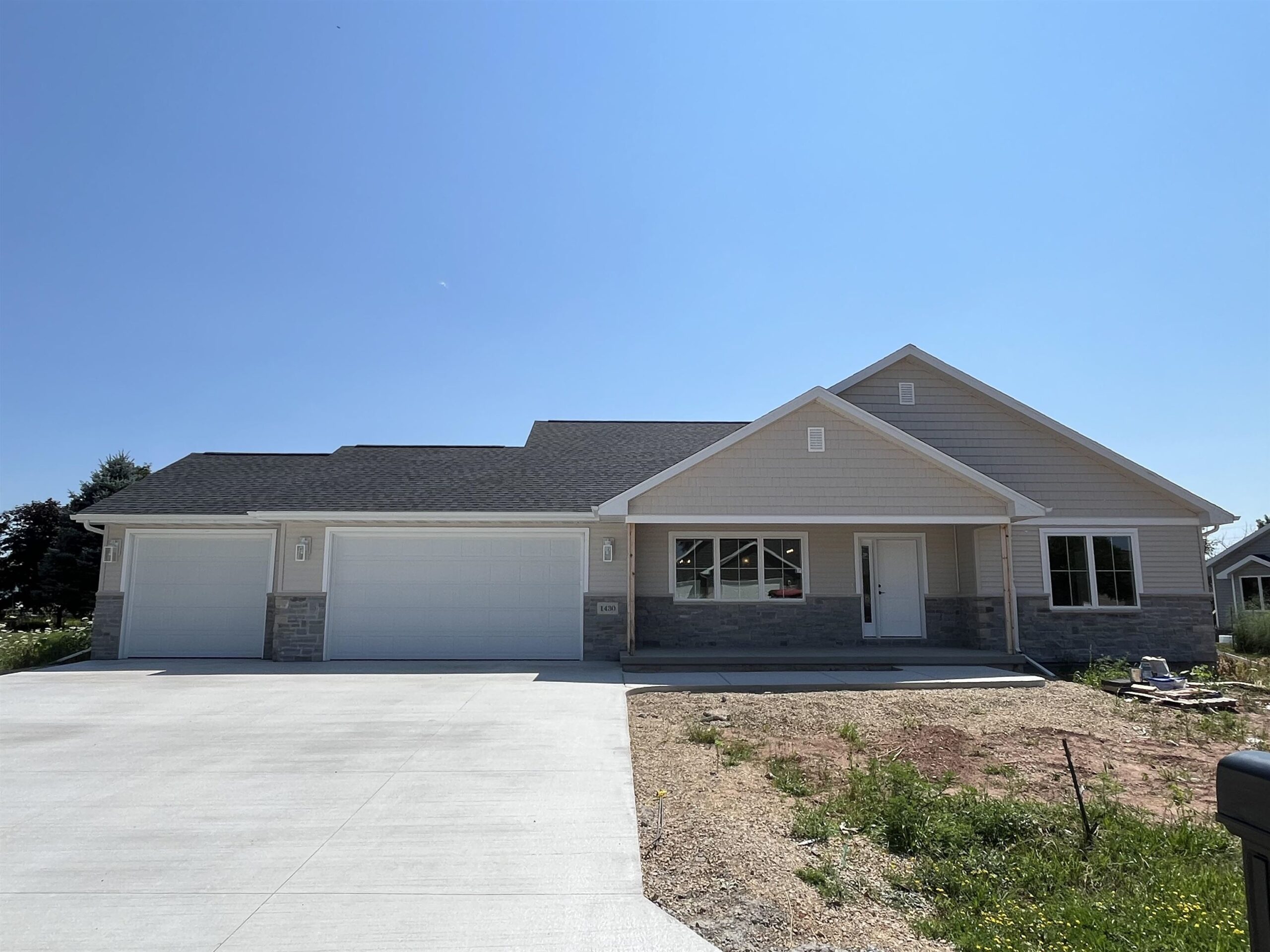 1430 CAROLINE Drive property preview photograph