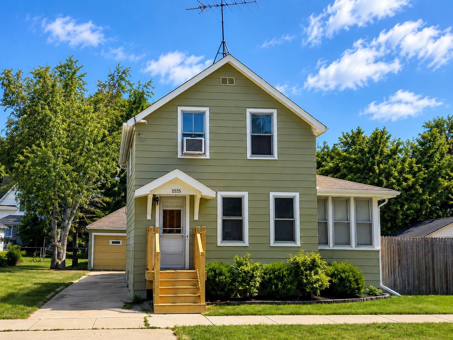 1022 MT VERNON Street property preview photograph
