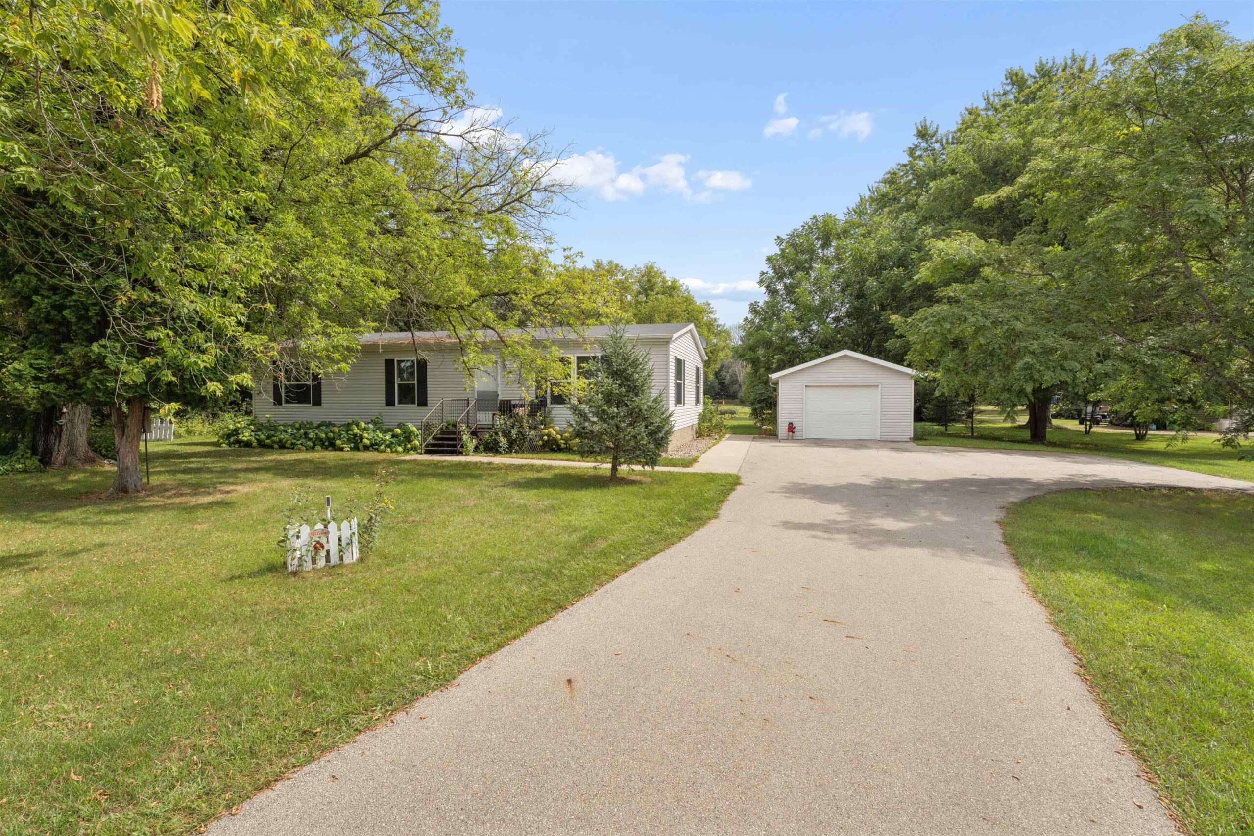 N3356 COUNTY ROAD W property preview photograph