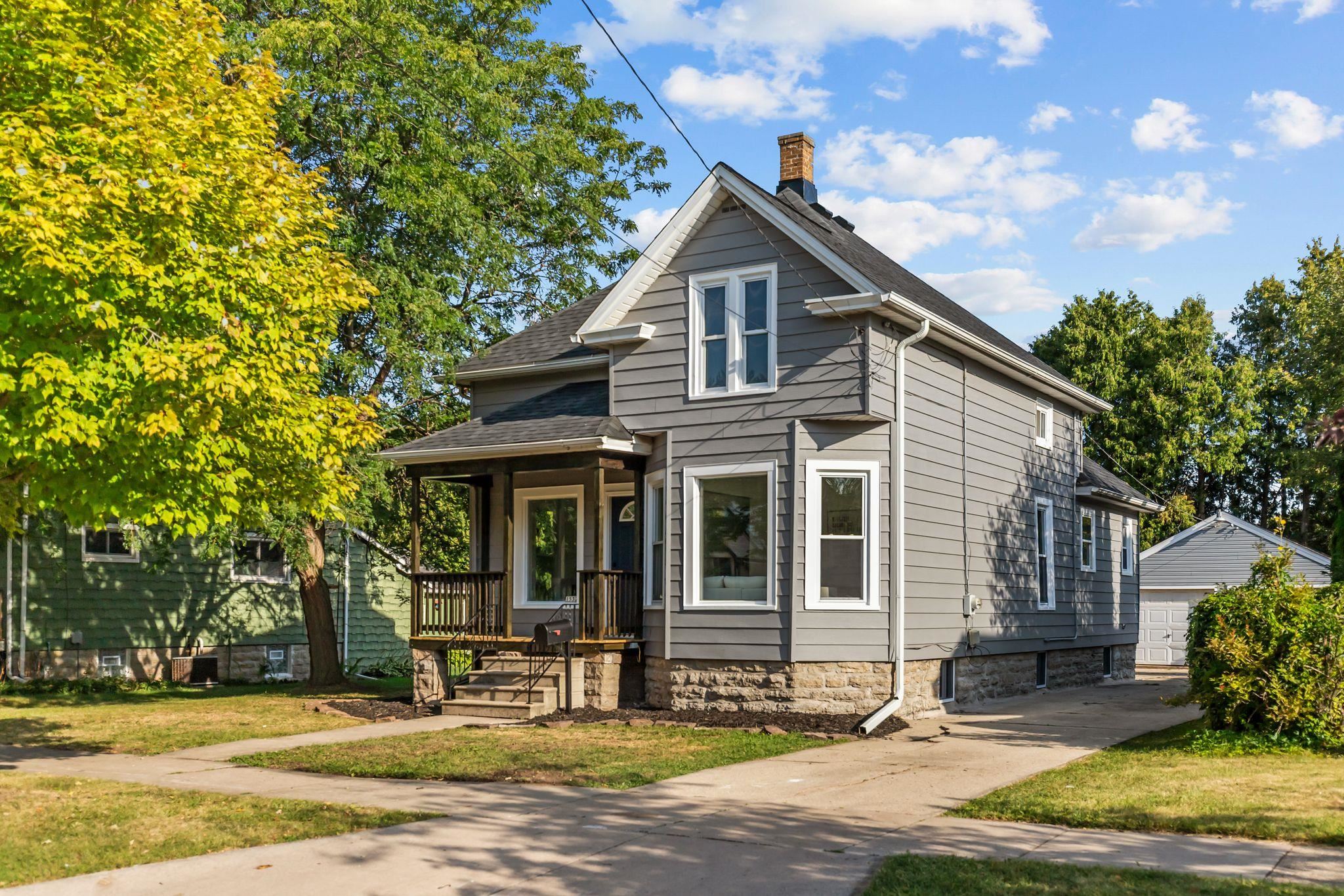 1532 W BENT Avenue property preview photograph