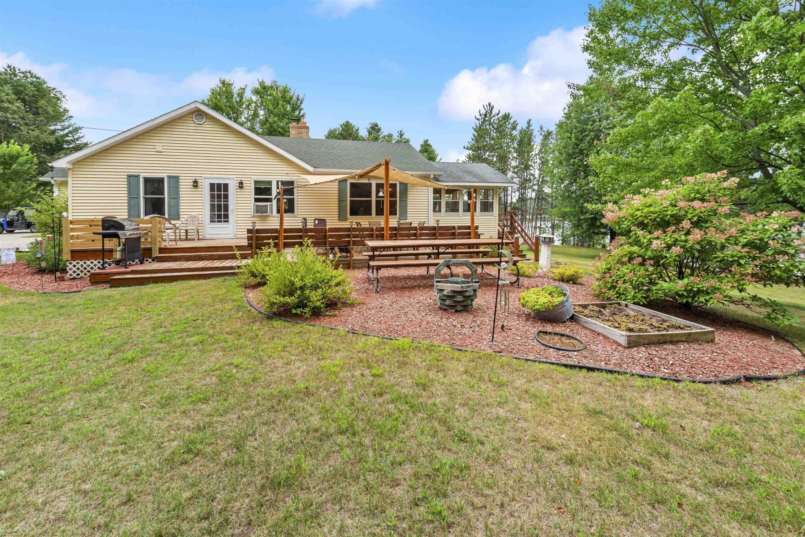 W10008 TWO LITTLE INDIANS Road property preview photograph