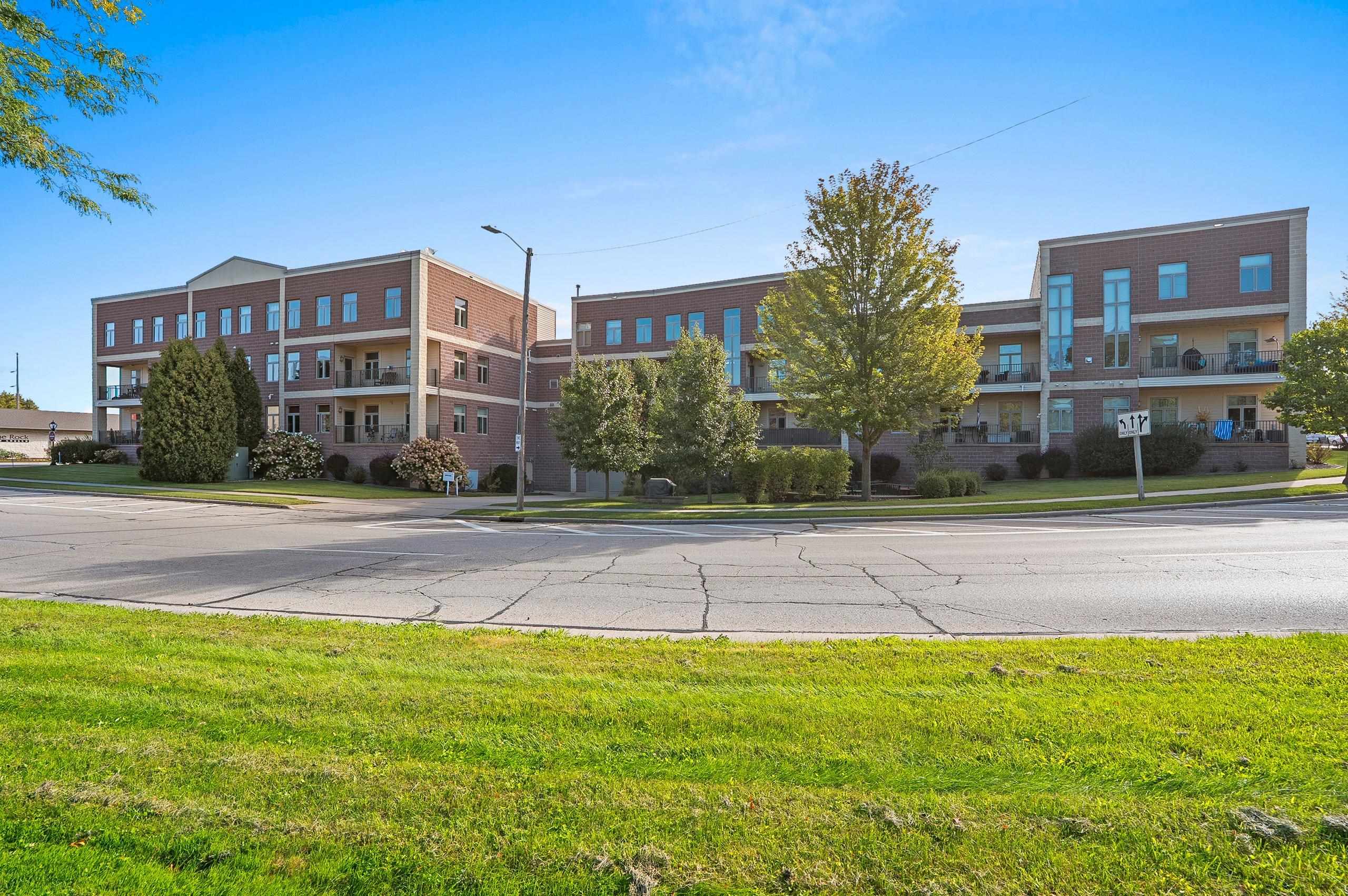555 MAIN Avenue property preview photograph