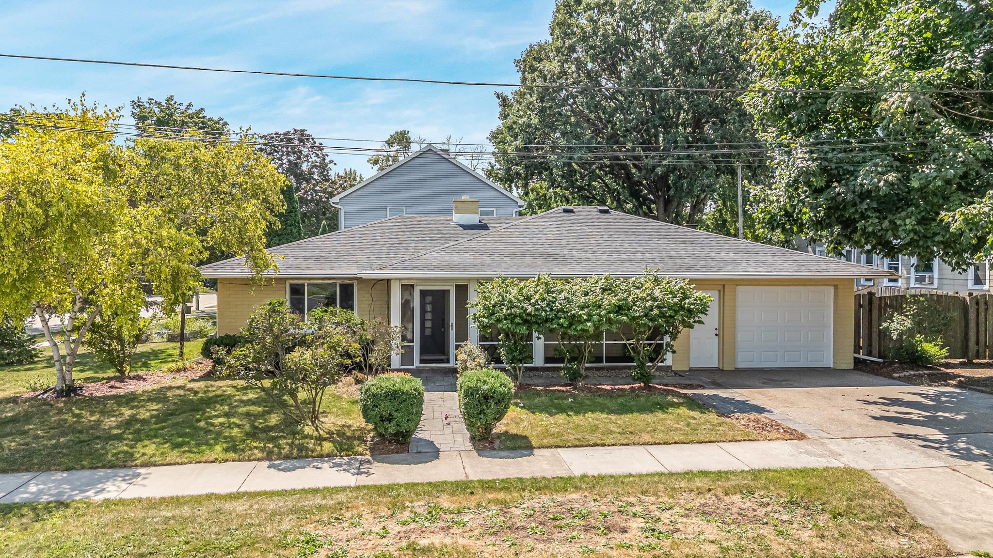 1381 WINNEBAGO Avenue property preview photograph