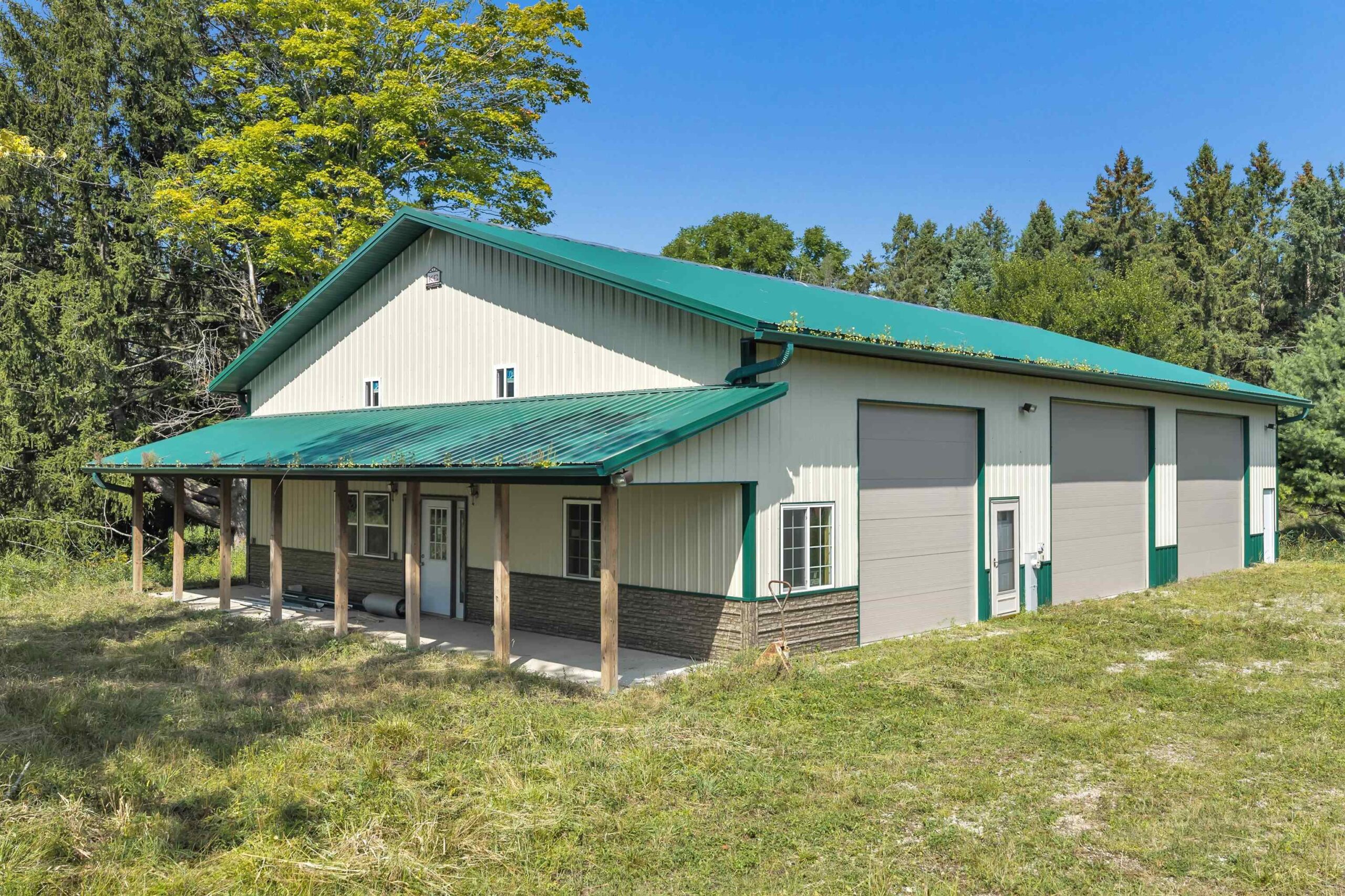 W2522 BEECH Drive property preview photograph