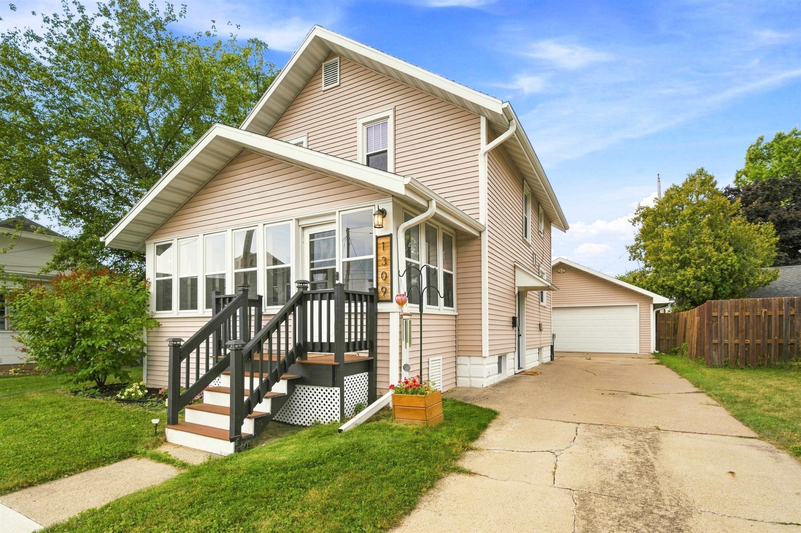 1309 N MORRISON Street property preview photograph