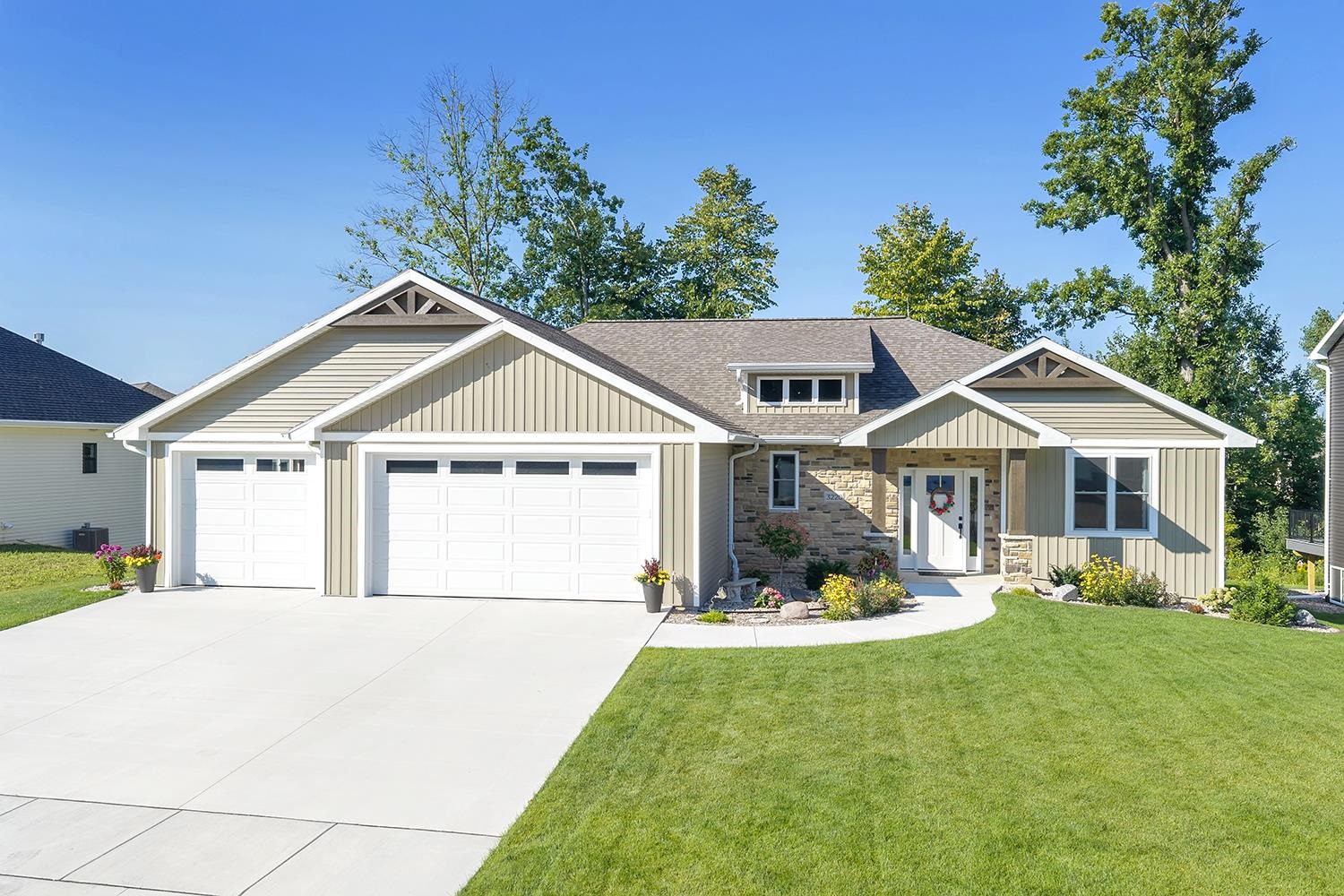 3220 ECLIPSE Drive property preview photograph