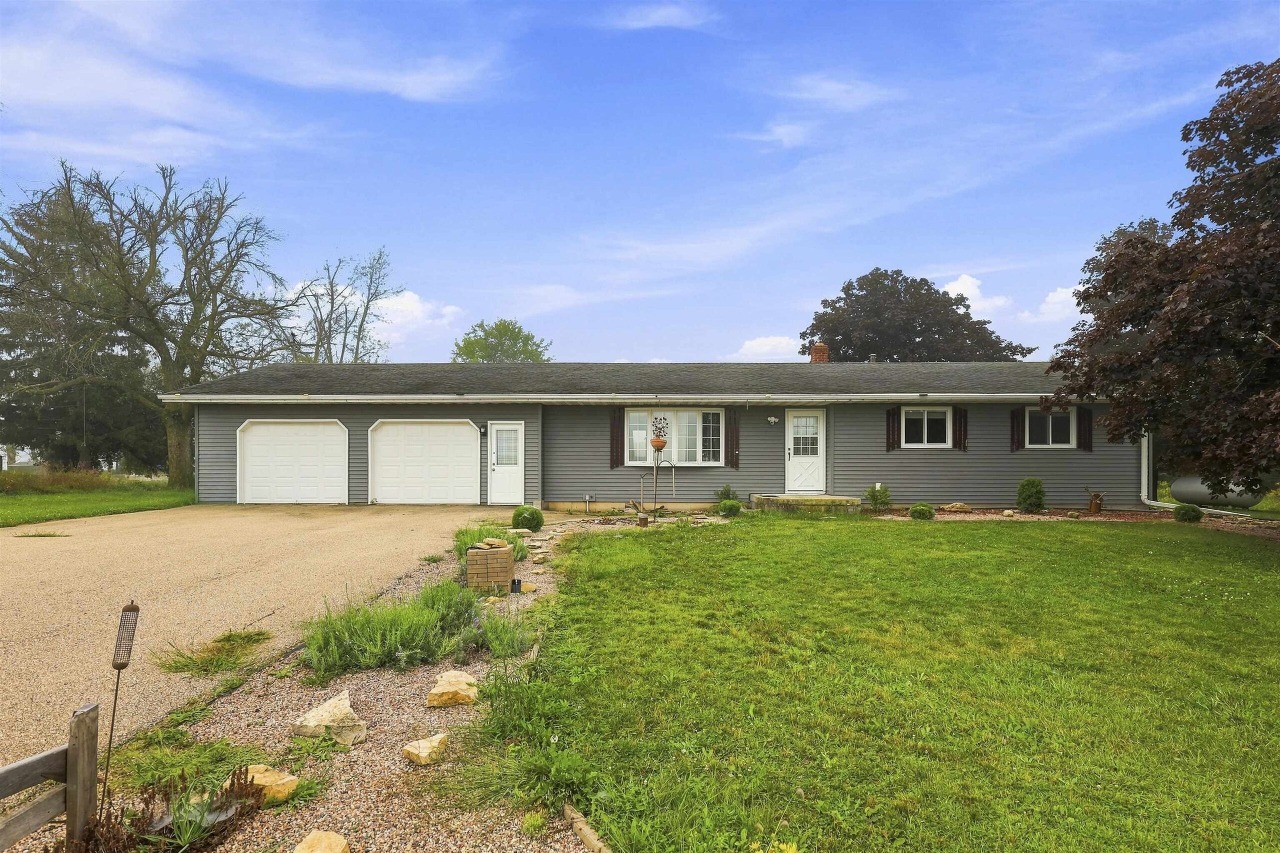 W4011 COUNTY ROAD E property preview photograph