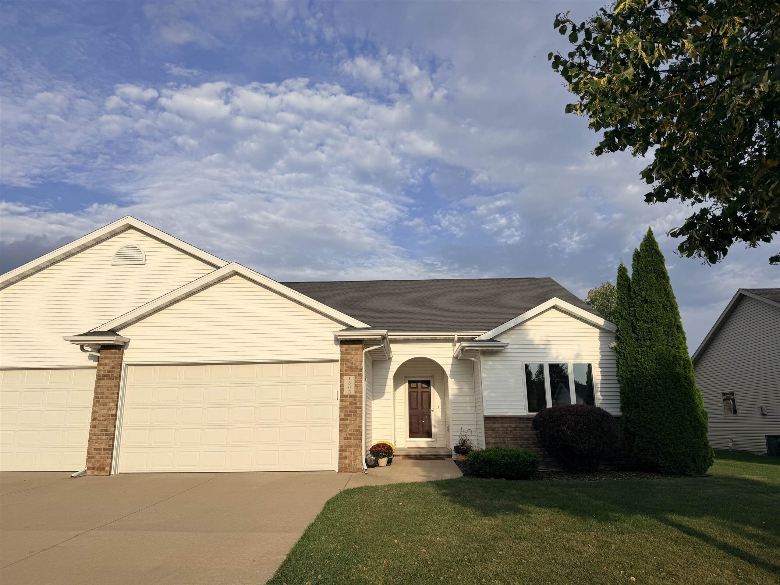 1303 LAVENDER Lane property preview photograph