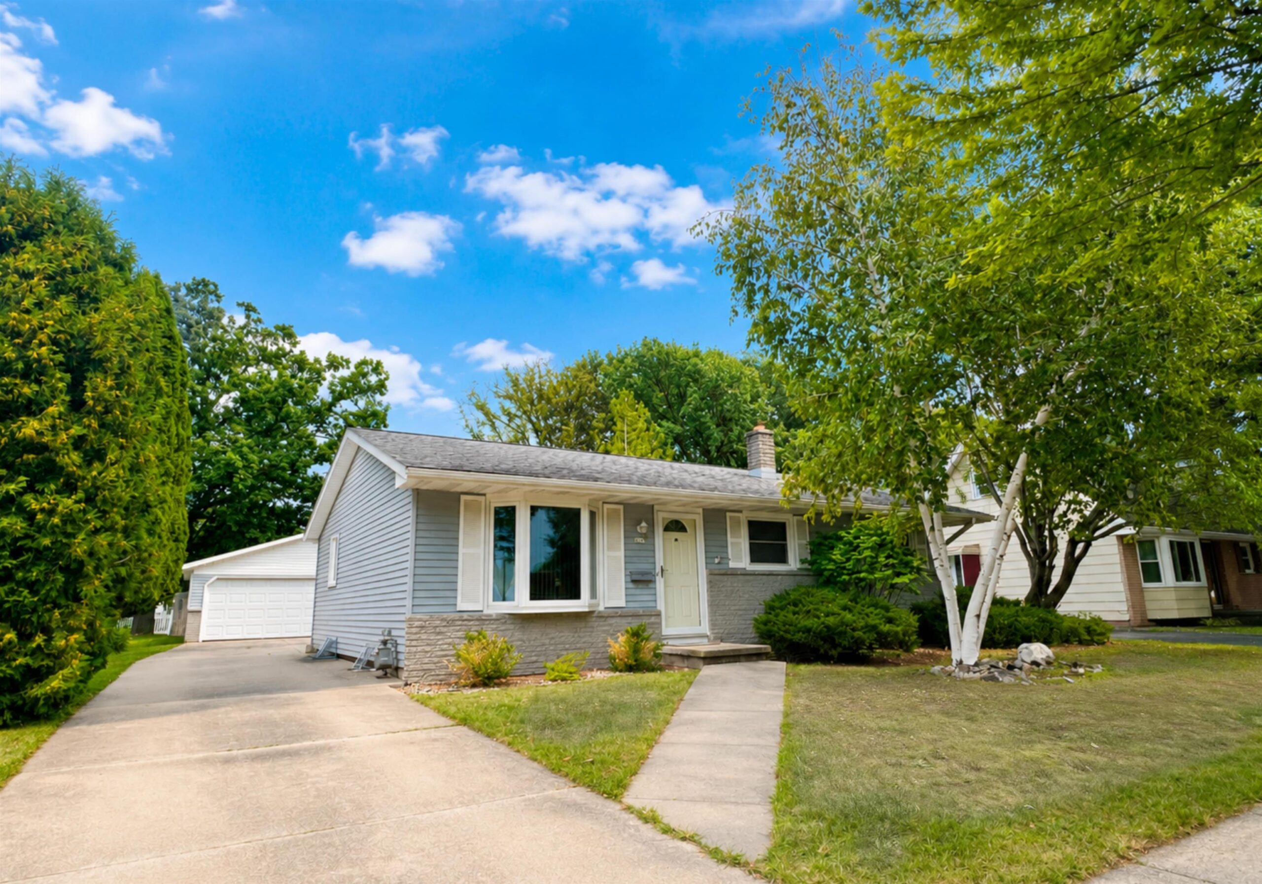 240 N EAGLE Street property preview photograph