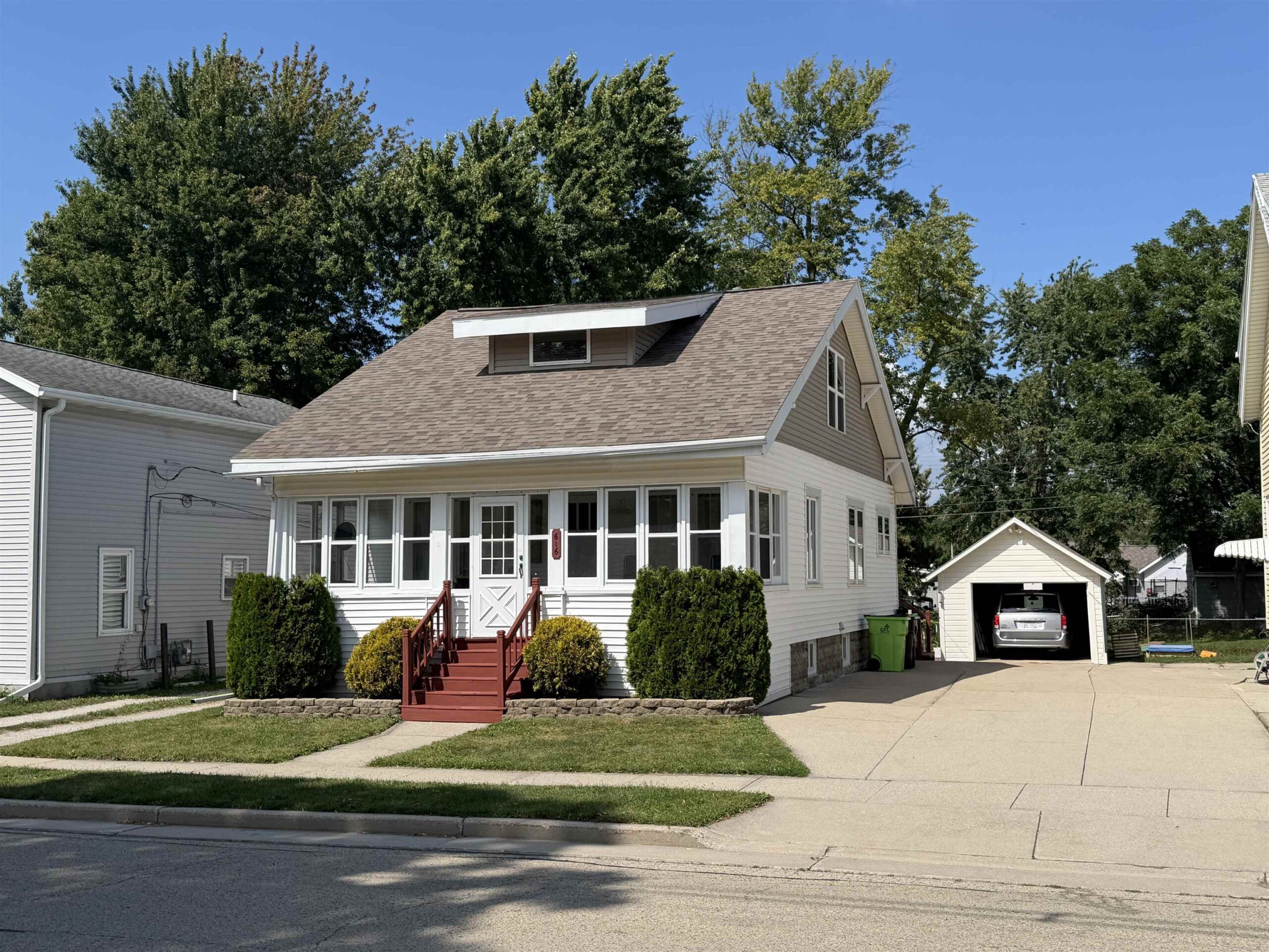 616 E JEFFERSON Street property preview photograph