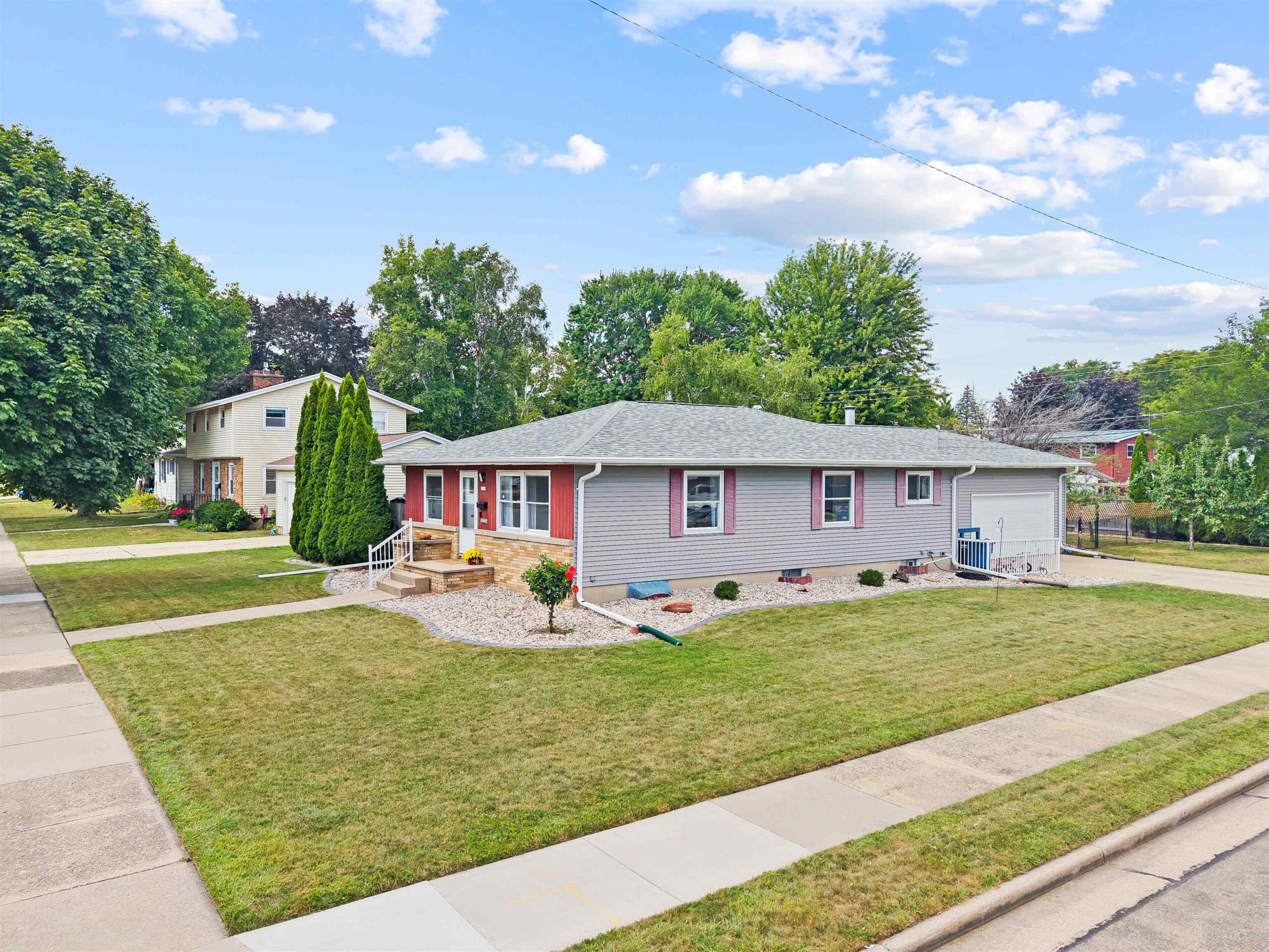 1324 BISMARCK Avenue property preview photograph