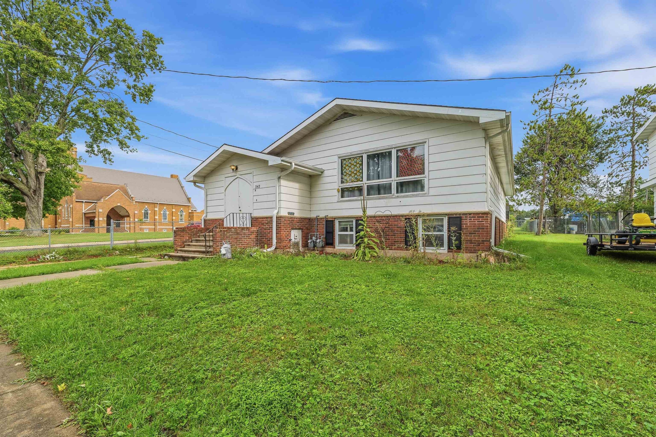 342 E GARFIELD Avenue property preview photograph