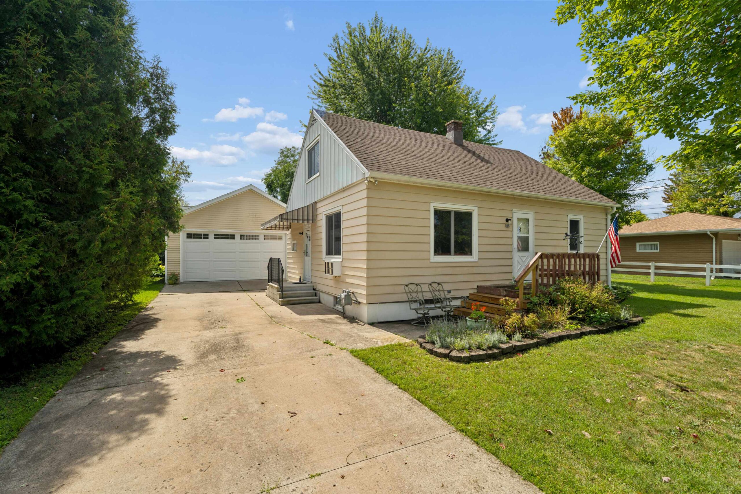 828 W JENNINGS Street property preview photograph