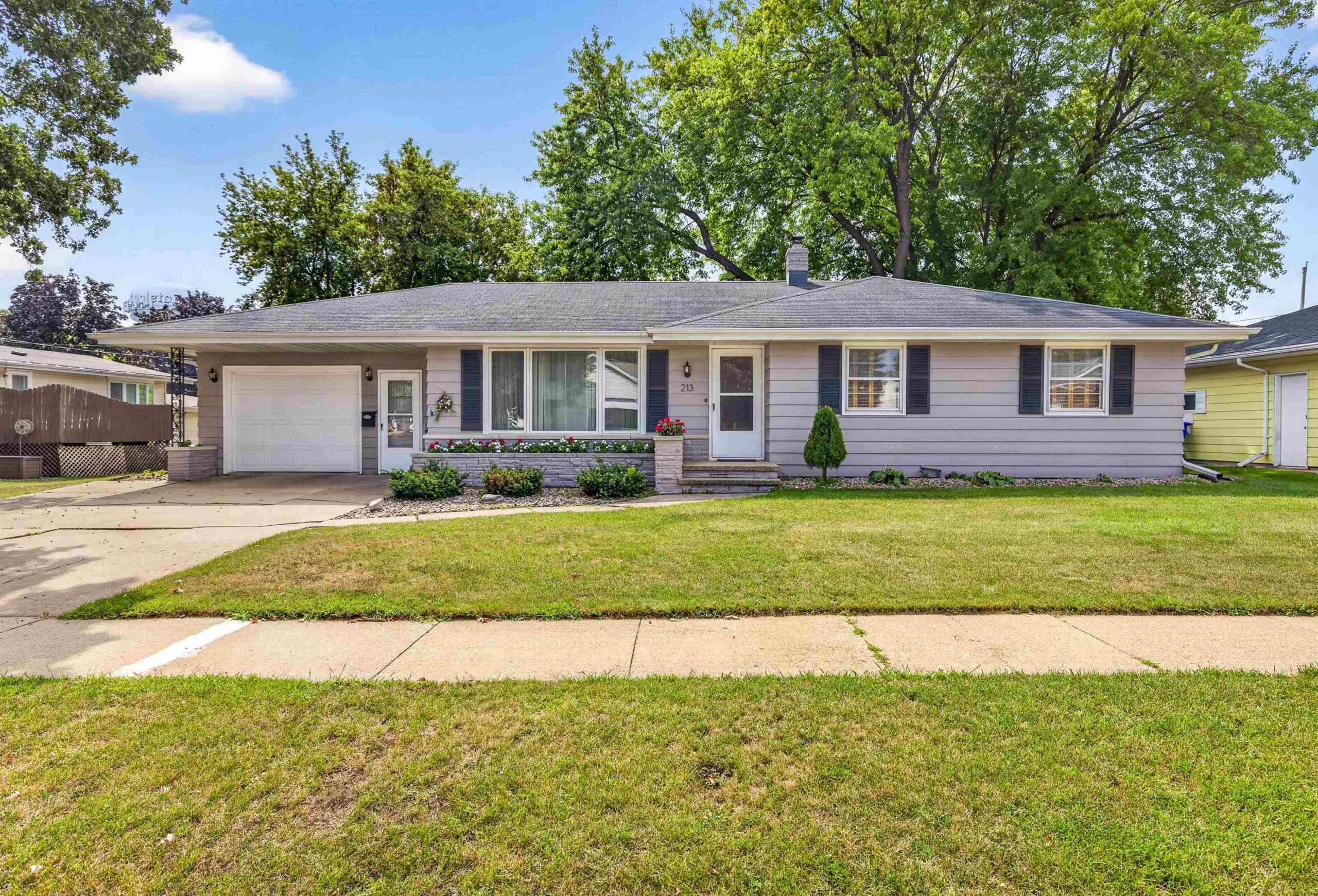 213 W WEILAND Avenue property preview photograph
