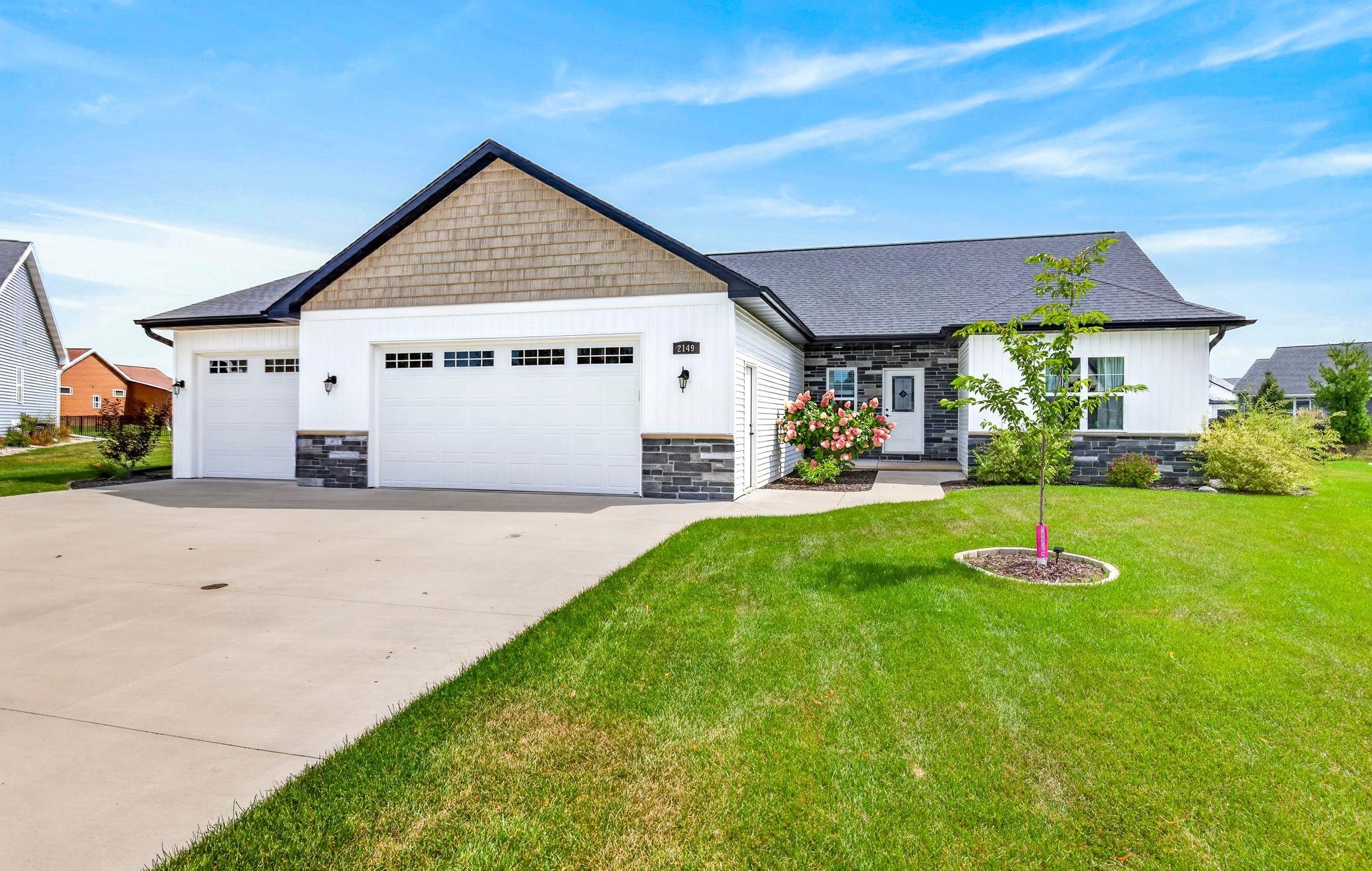 2149 CAROLINE Court property preview photograph