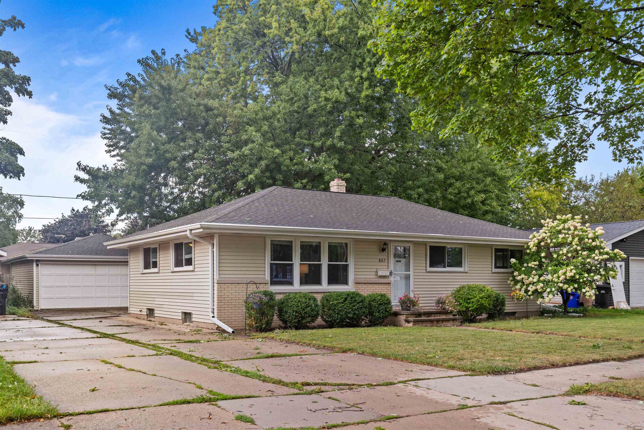 807 S CHRISTINE Street property preview photograph