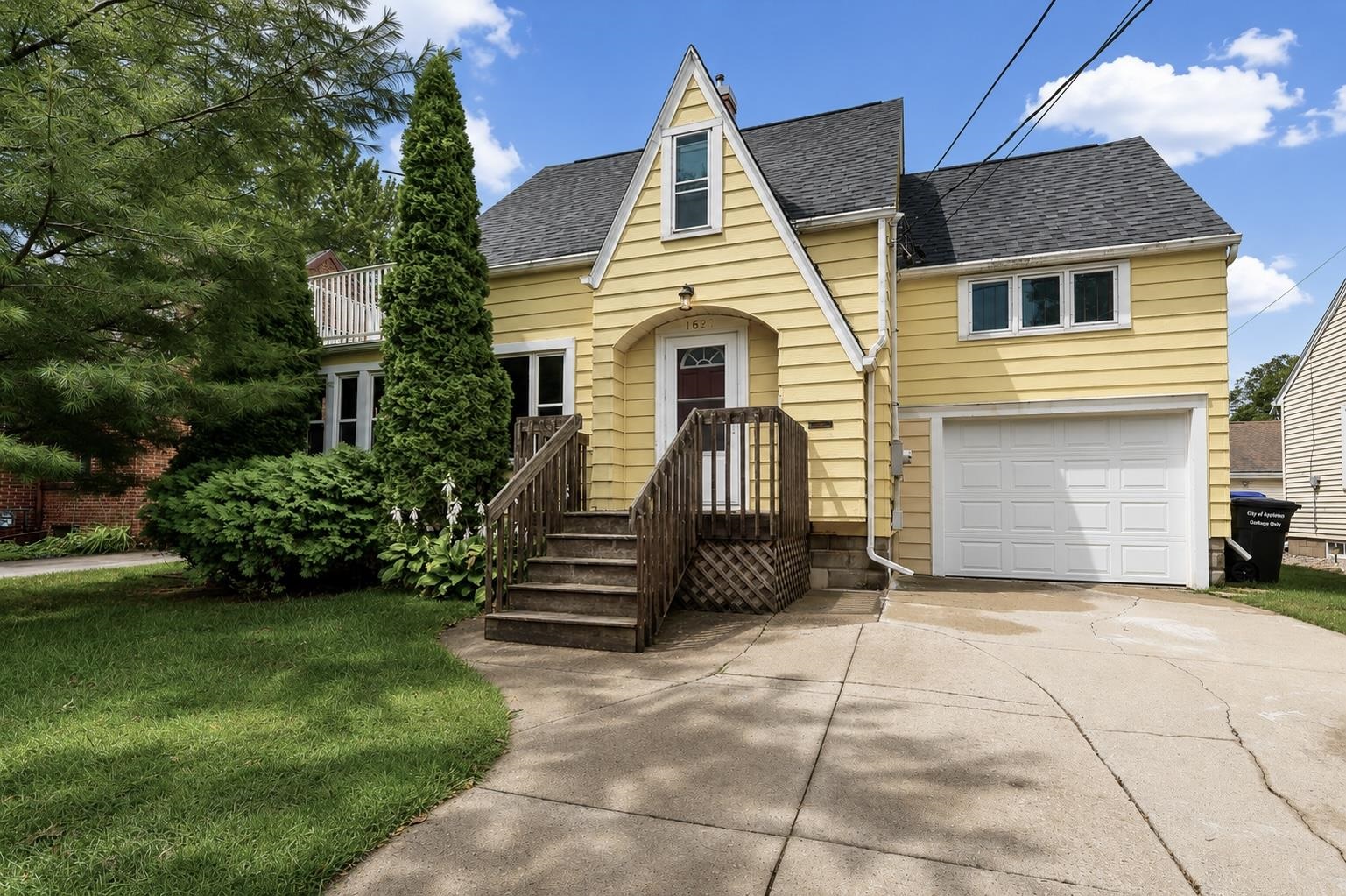1621 N DIVISION Street property preview photograph