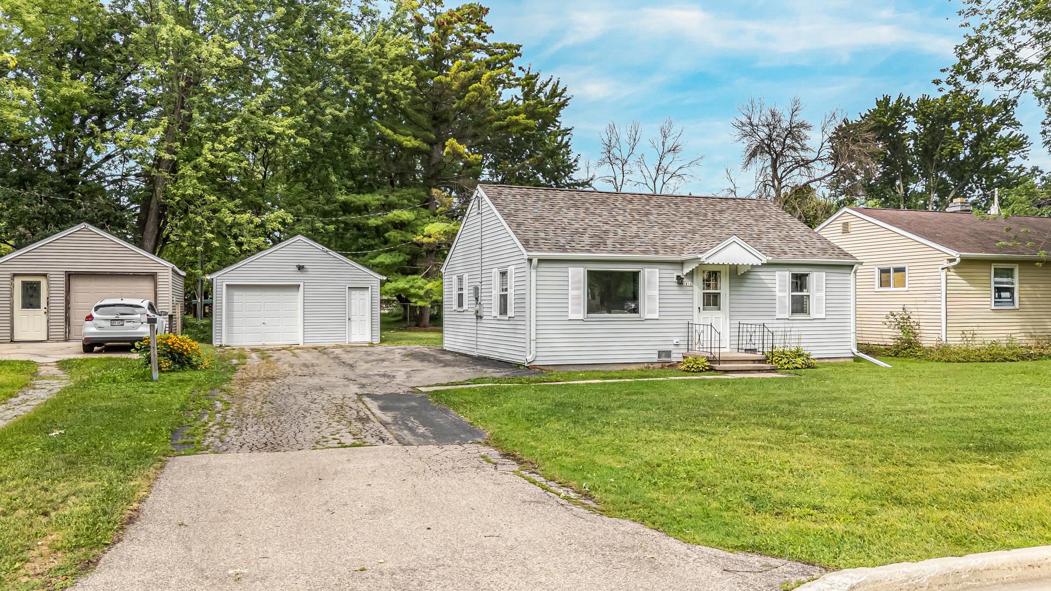 816 ELM Street property preview photograph
