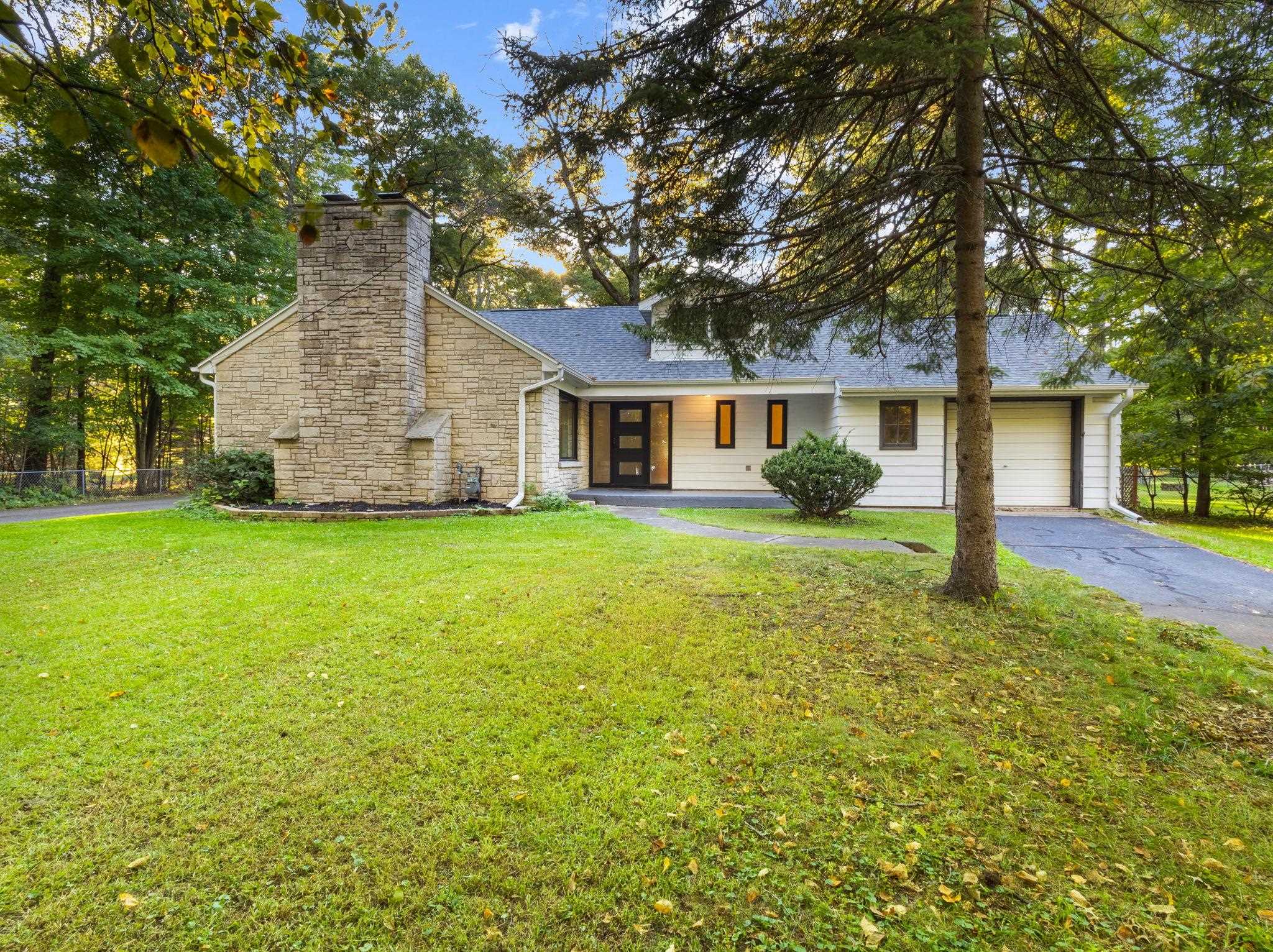 N3027 WOODLAND Road property preview photograph