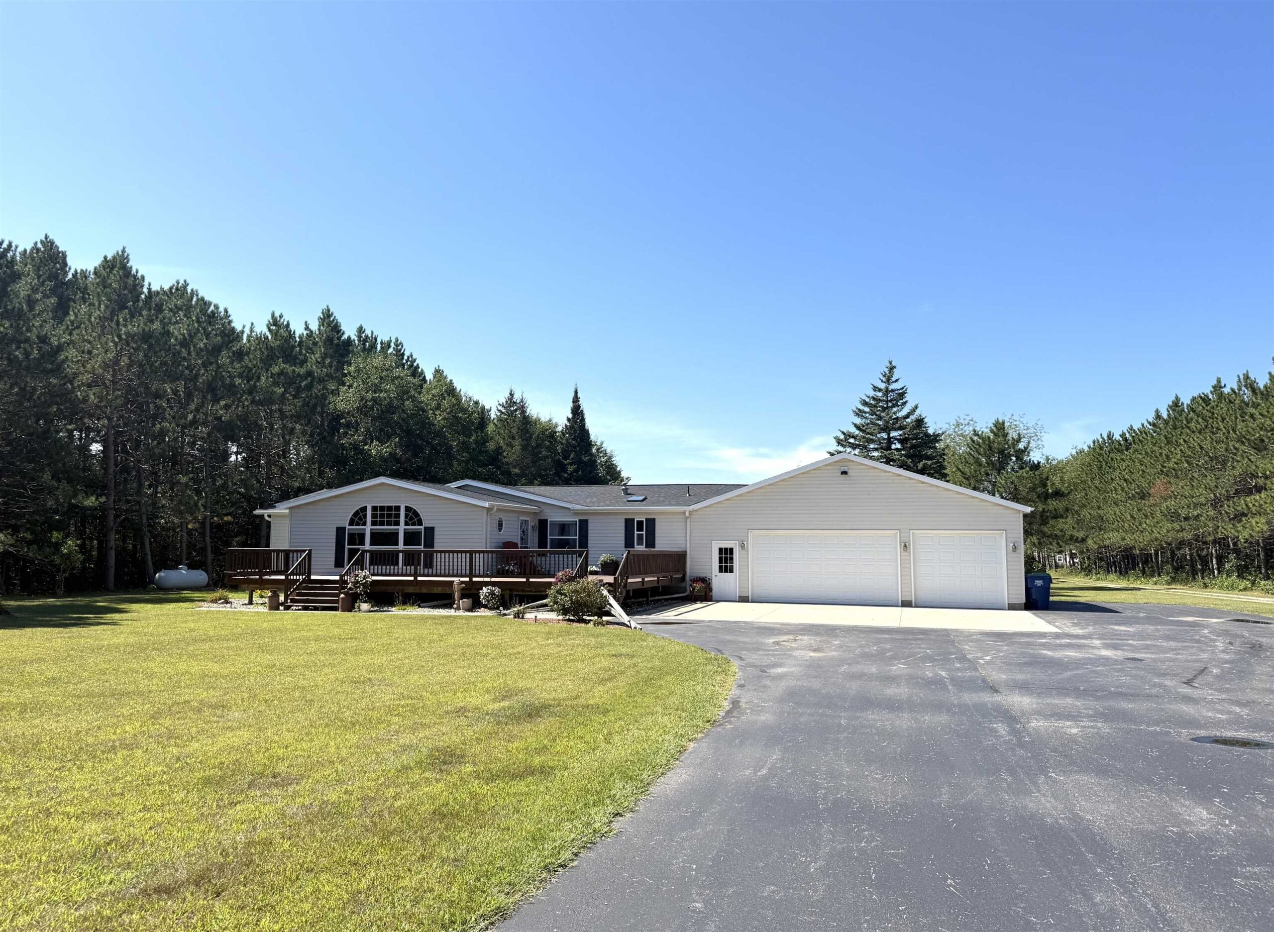 N2985 SPRUCE Road property preview photograph