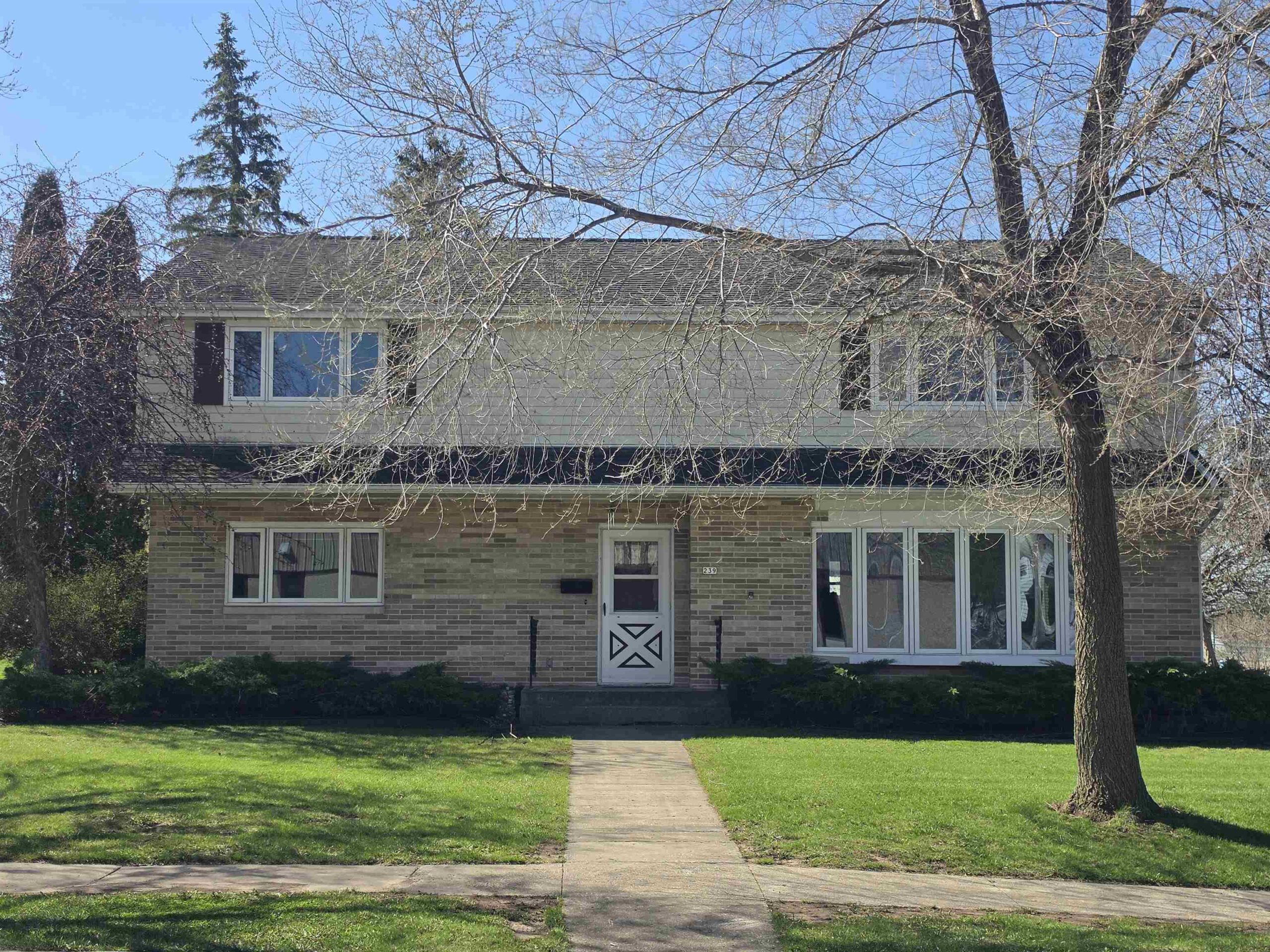 239 W WATER Street property preview photograph