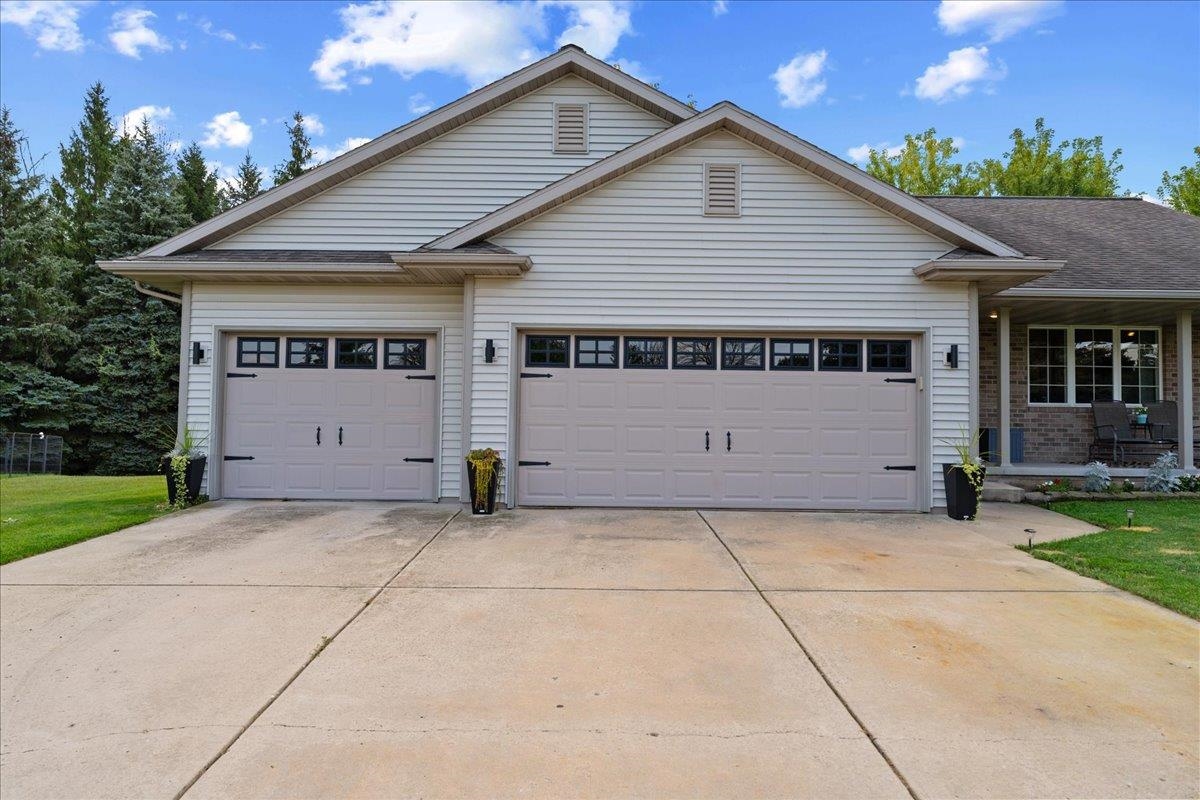 215 W HAVEN Court property preview photograph