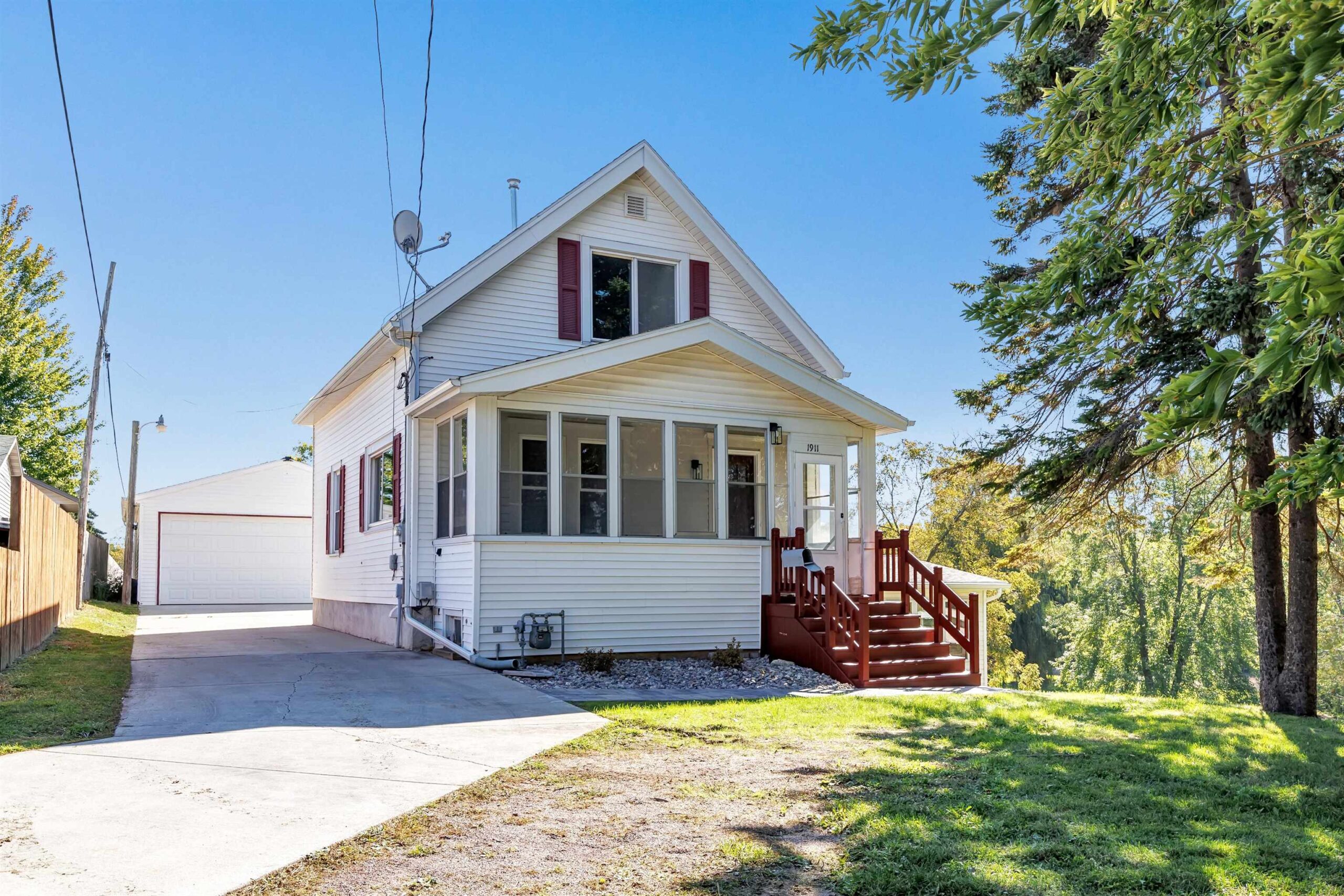 1911 S 13TH Street property preview photograph