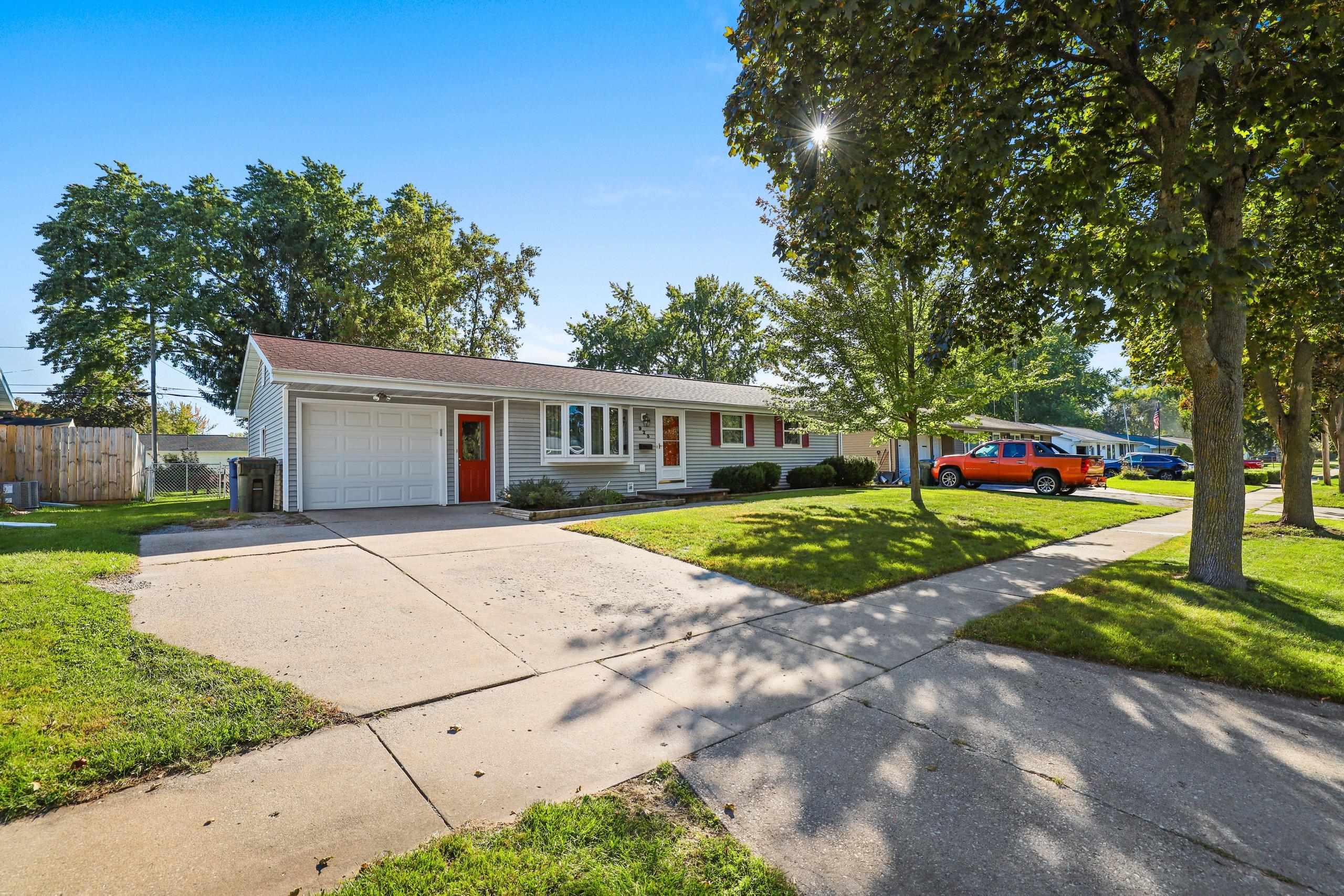 923 AMHART Drive property preview photograph