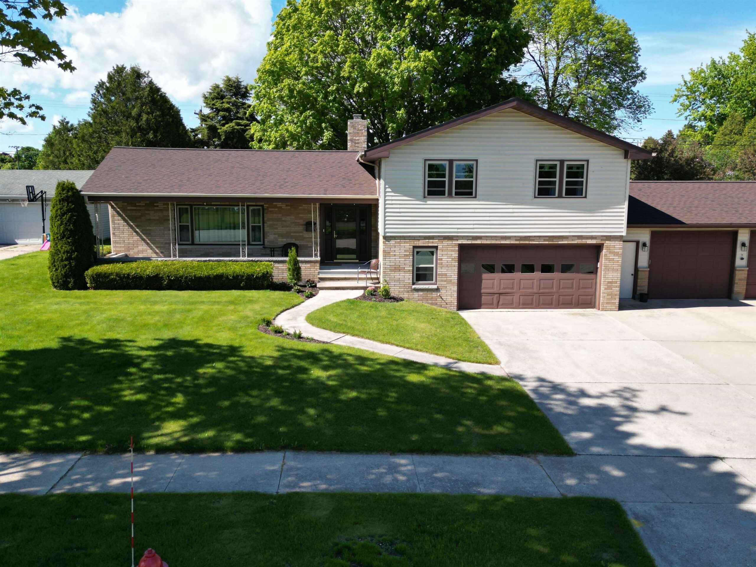 715 LINCOLN Street property preview photograph