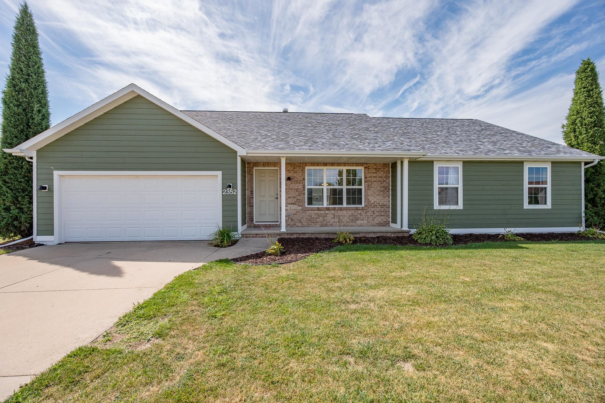2352 OAK RIDGE Circle property preview photograph
