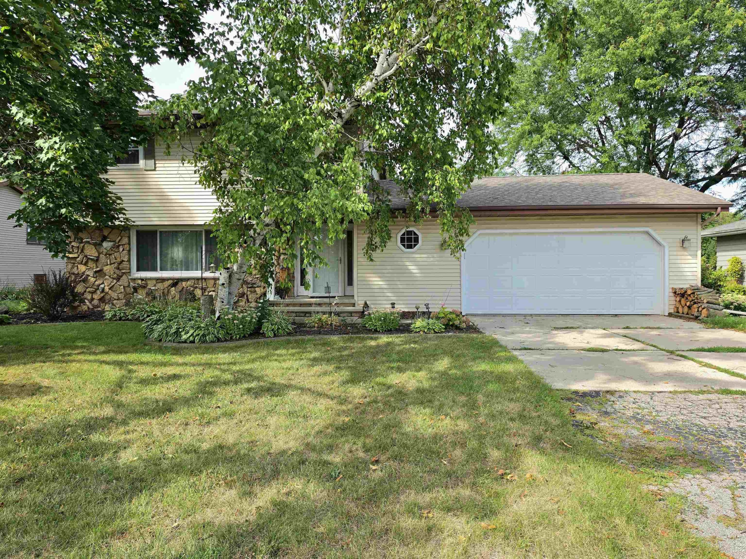 700 RAVENSWOOD Court property preview photograph