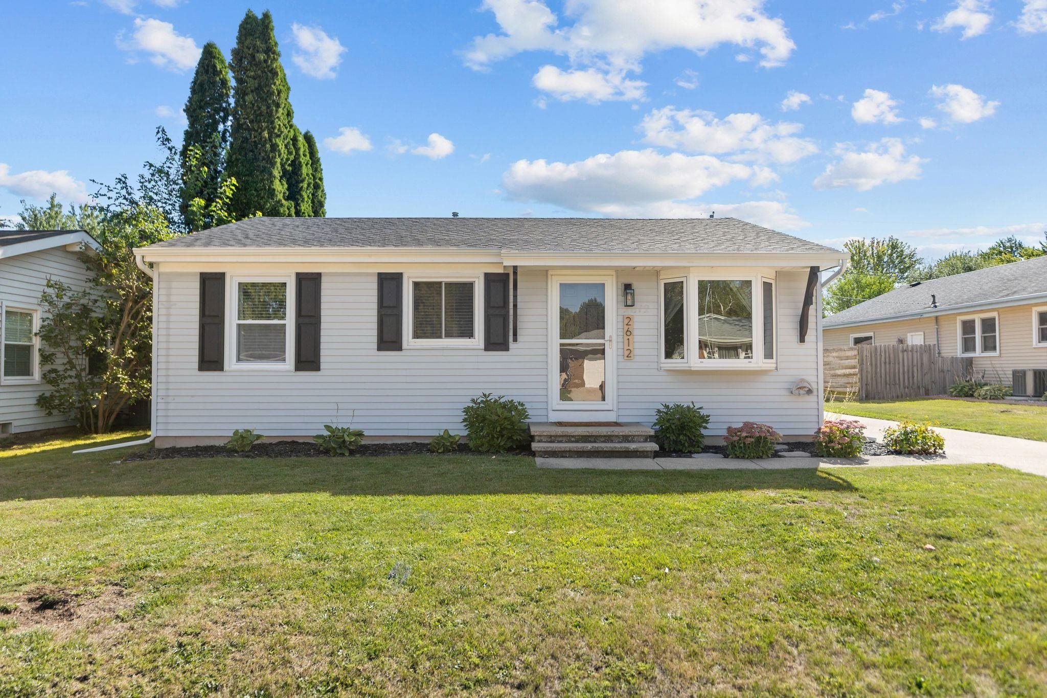 2612 S FOUNTAIN Avenue property preview photograph