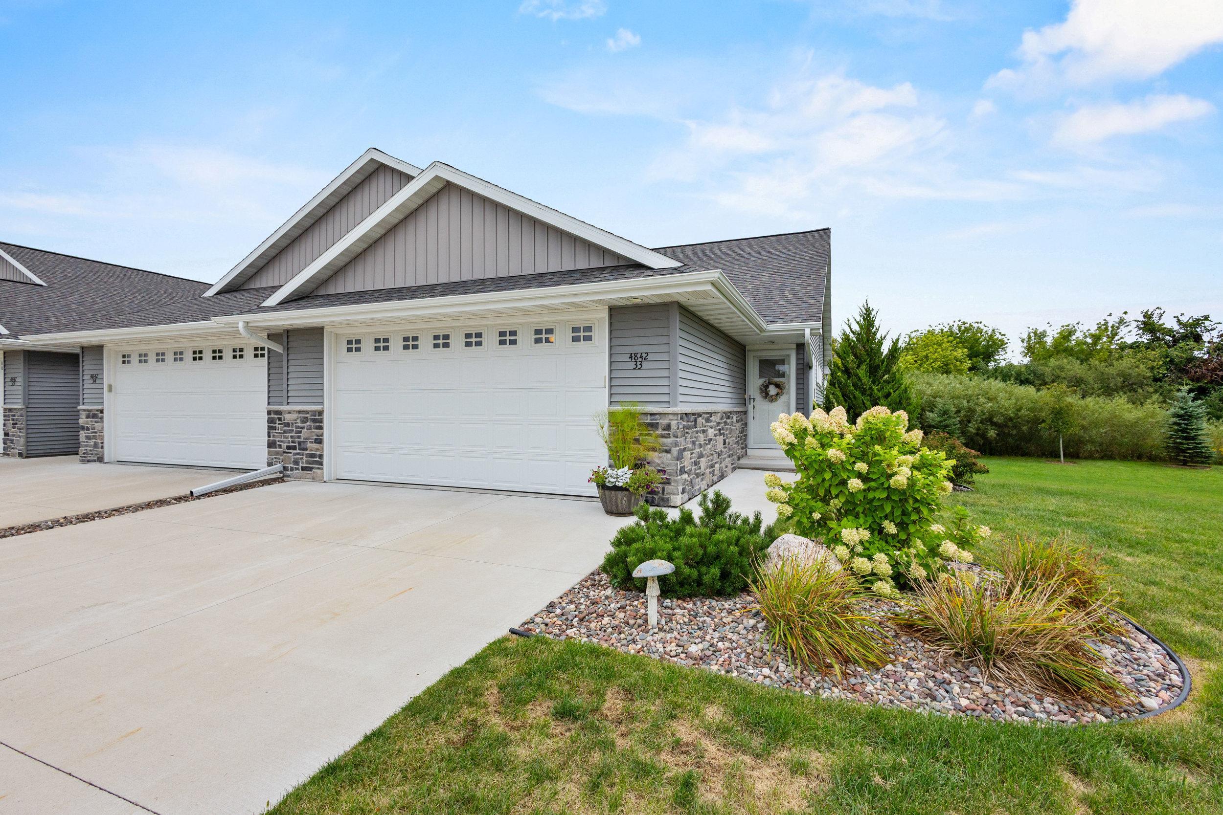 4842 N MARLO Way property preview photograph