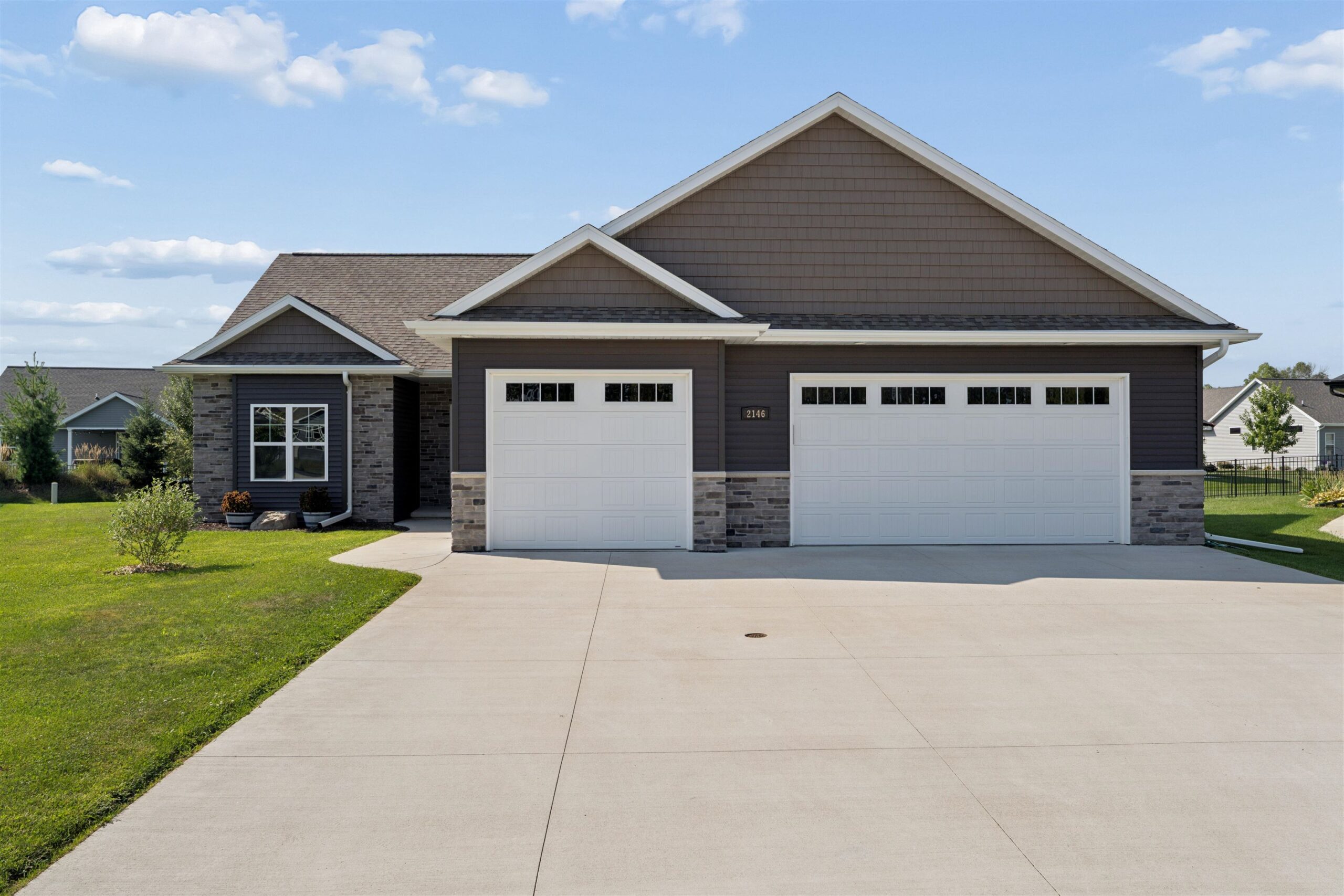 2146 CAROLINE Court property preview photograph