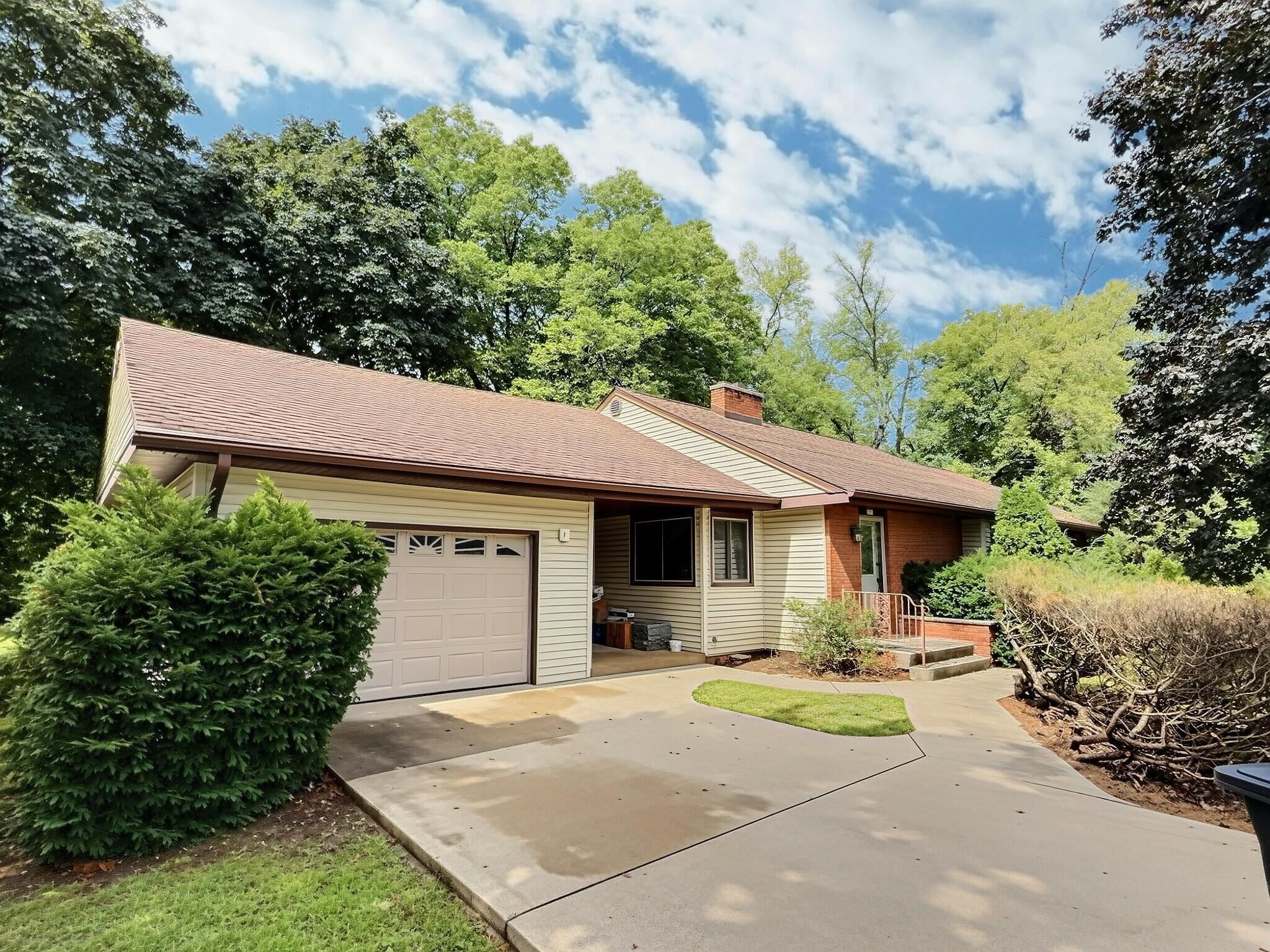 2573 OREGON Street property preview photograph