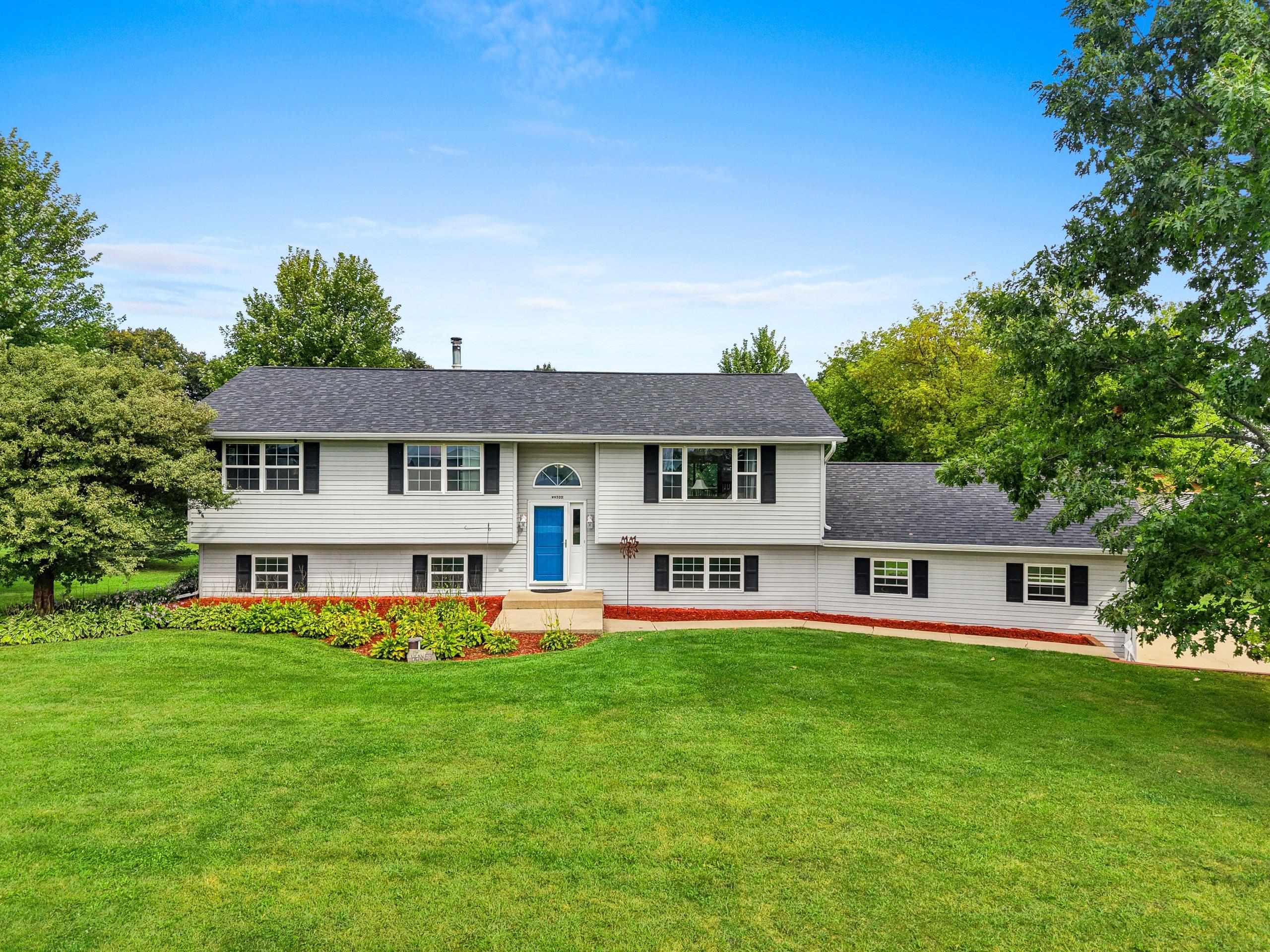W9322 OAKWOOD Drive property preview photograph