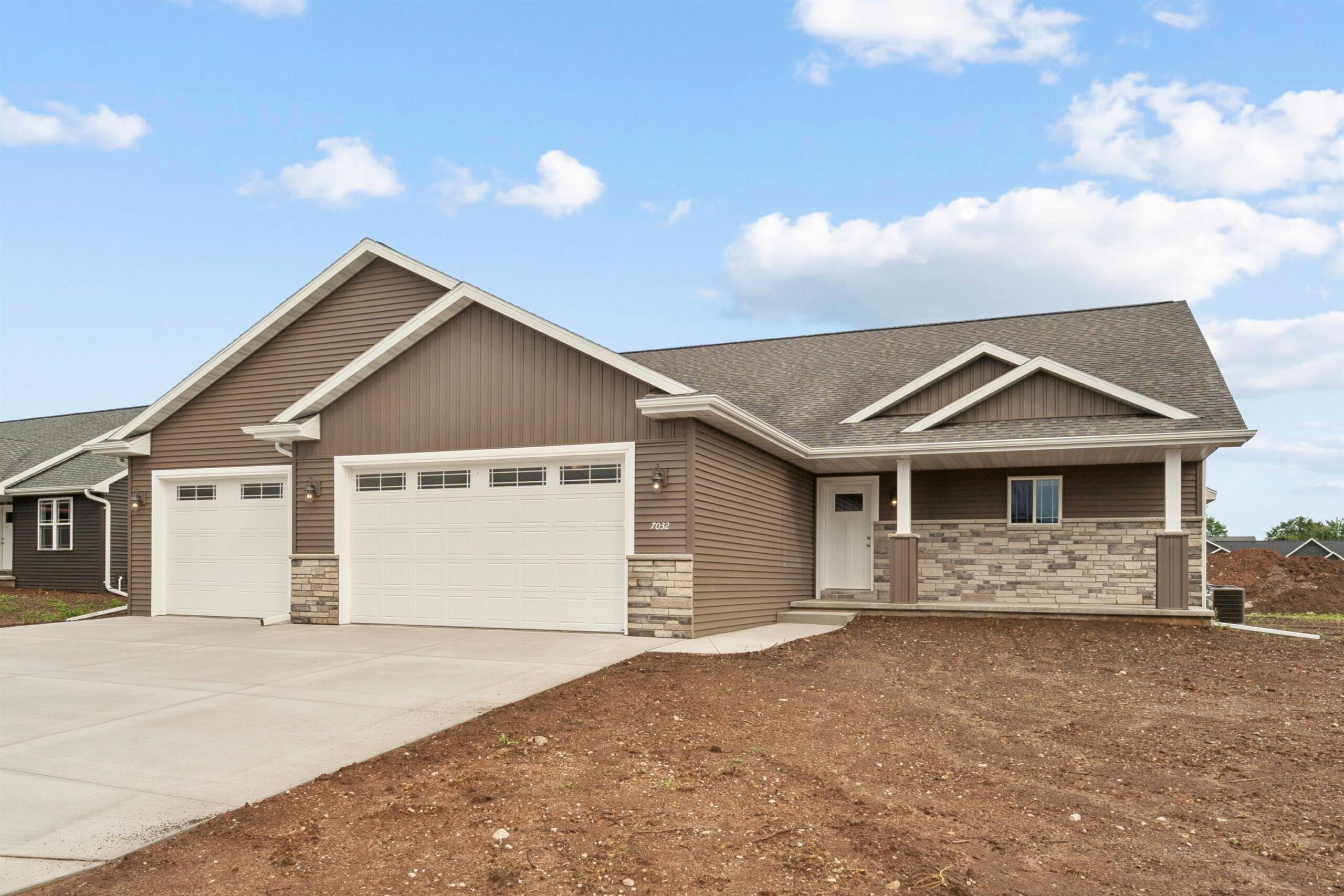 W7032 JACLYN Lane property preview photograph