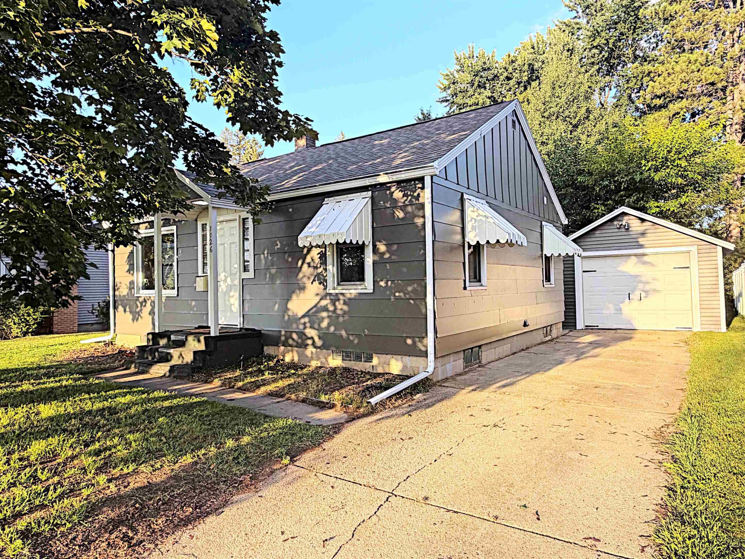 1126 S EVERGREEN Street property preview photograph