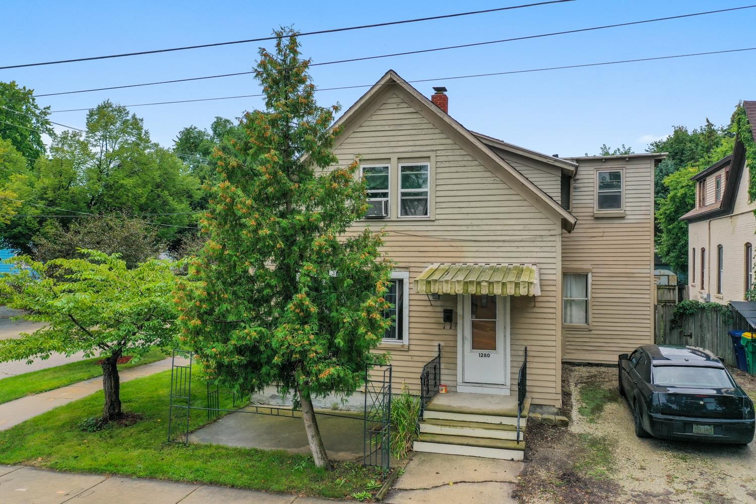 1280 E WALNUT Street property preview photograph