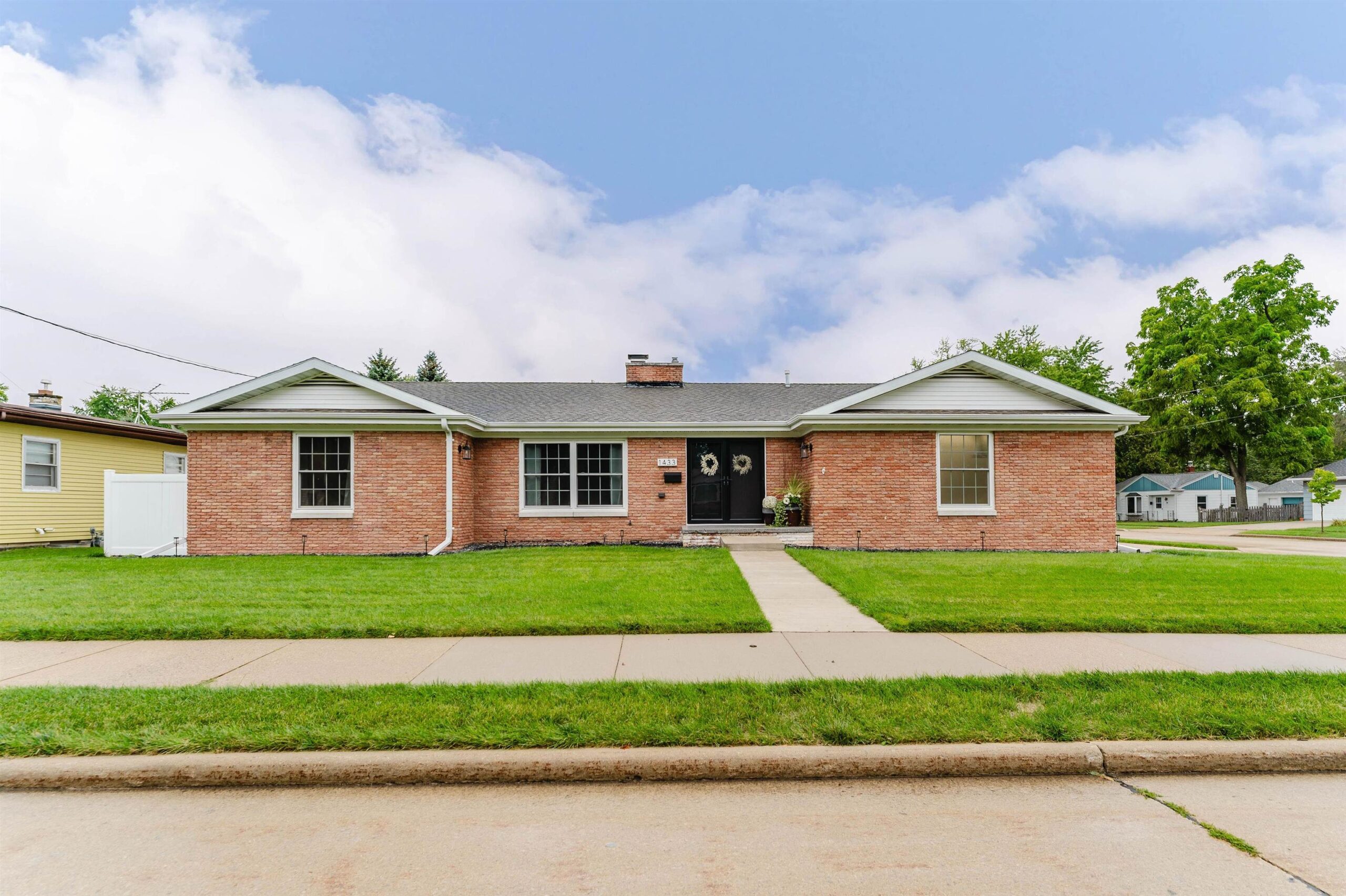 1433 HAZEL Street property preview photograph