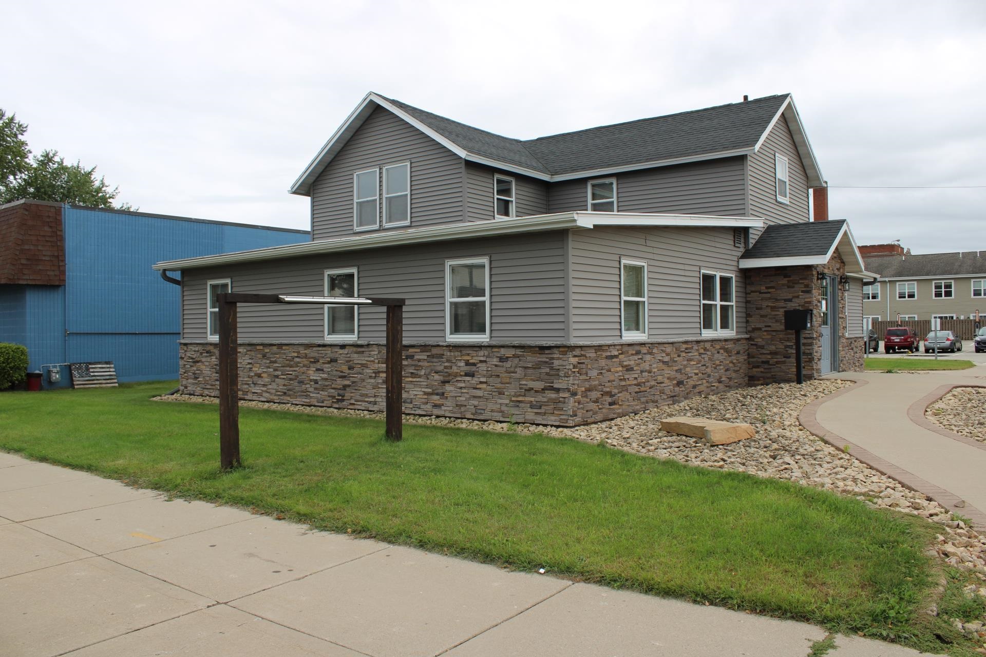 118 E DIVISION Street property preview photograph