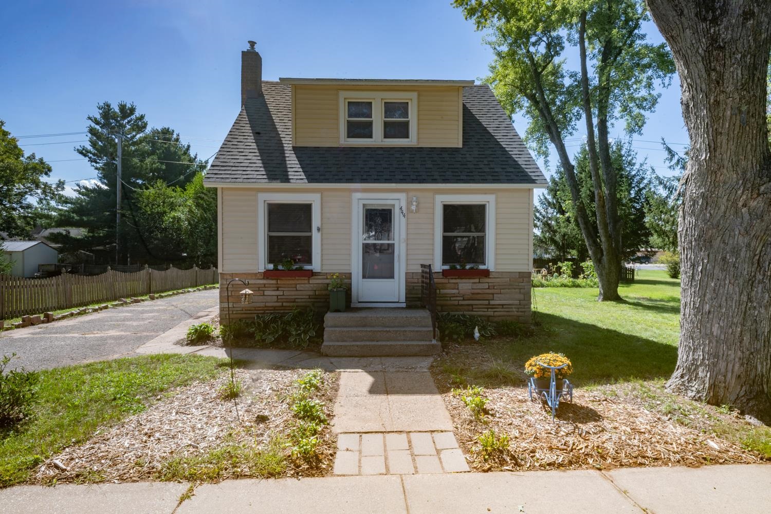 444 PARK Avenue property preview photograph